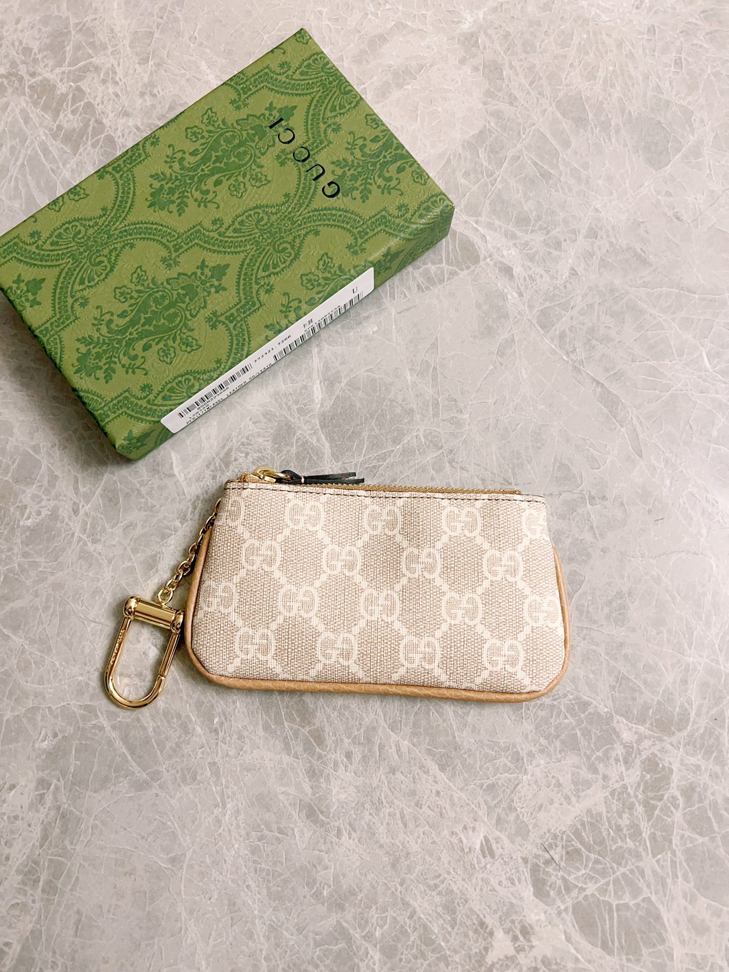 NO:671201,GG's new small coin purse ~ lipstick bag is made of imported cowhide leather and PVC, with exquisite original factory double G hardware, flexible and unique hook buckle, small and exquisite, great effect, model 772321, color: khaki pvc, size 12x7.5x1.5cm, Gucci wallet, gucci, wallets, cowhide19860909GG全新小零钱包～口红包采用进口牛皮拼PVC ,搭配精致原工厂双g五金,灵活别致的勾扣,小巧玲珑,大大作用,型号772321,颜色:卡其pvc,尺寸12x7.5x1.5cm,Gucci钱包,gucci,wallets,cowhide,欧美剧