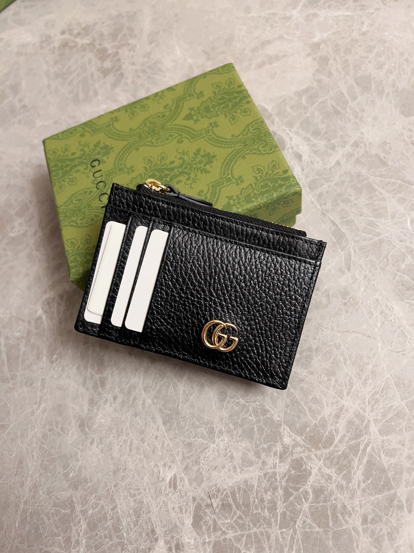 NO:673640,The official website is synchronized with the new model. The slim card holder launched in the Gucci~CY series in the 1970s has multiple pockets and zipper compartments, advanced customization original factory cowhide and imported cotton zippers, high-end quality, style number 574804, size 12x8cm, Gucci wallet, gucci, wallets, cowhide19860909官网同步新款 20世纪70年代在Gucci～CY系列中推出的纤薄卡包带有多个口袋和拉链隔层,高级定制原工厂牛皮进口棉布拉链,高端品质,款号574804,尺寸12x8cm,Gucci钱包,gucci,wallets,cowhide,欧美剧
