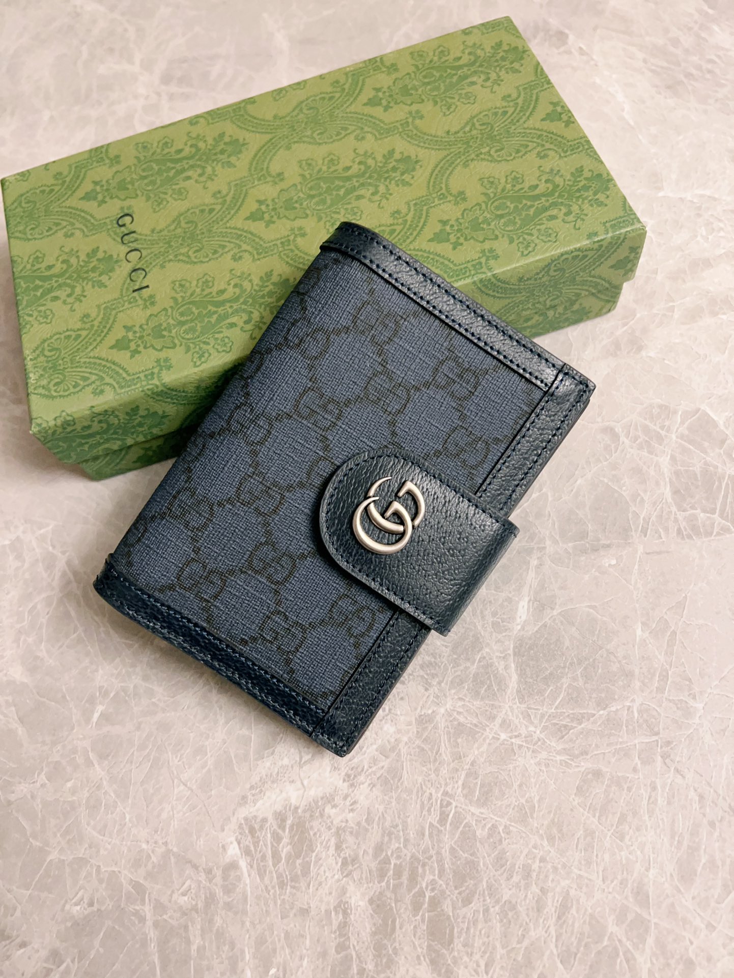 NO:671163,GucciO's latest phidia series passport holder bag, Ophidia series items have endless retro feelings. Dark blue GG Supreme canvas, dark blue cowhide piping, palladium tone accessories Double G Model 732755 Size 10x 14x2.5cm Color dark blue/pvc., Gucci wallet, gucci, wallets, cowhide19860909GucciO最新phidia系列护照夹包,Ophidia系列单品不息的复古情怀.深蓝色GG Supreme帆布,深蓝色牛皮滚边,钯金色调配件 双G 型号732755 尺寸10x 14x2.5cm 颜色深蓝色/pvc.,Gucci钱包,gucci,wallets,cowhide,欧美剧