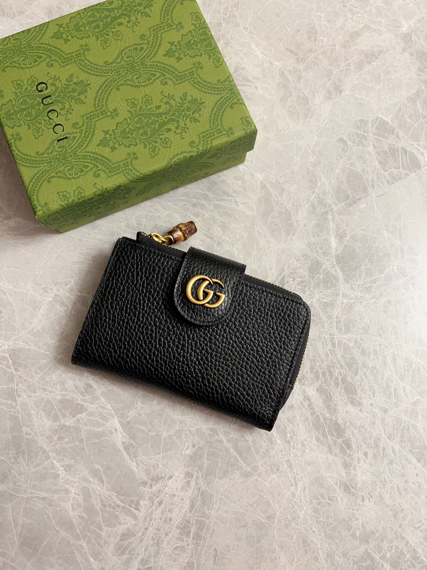 NO:672999,The GG Marmont series card holder has arrived!  Exquisite and generous!  Model 739498 Size 13x8.5x2cm. Color black/burgundy/brown/original leather., Gucci wallet, gucci, wallets19860909GG Marmont系列卡包到货！精致大方！型号739498 尺寸13x8.5x2cm. 颜色黑色/酒红/棕色/原厂皮.,Gucci钱包,gucci,wallets,欧美剧