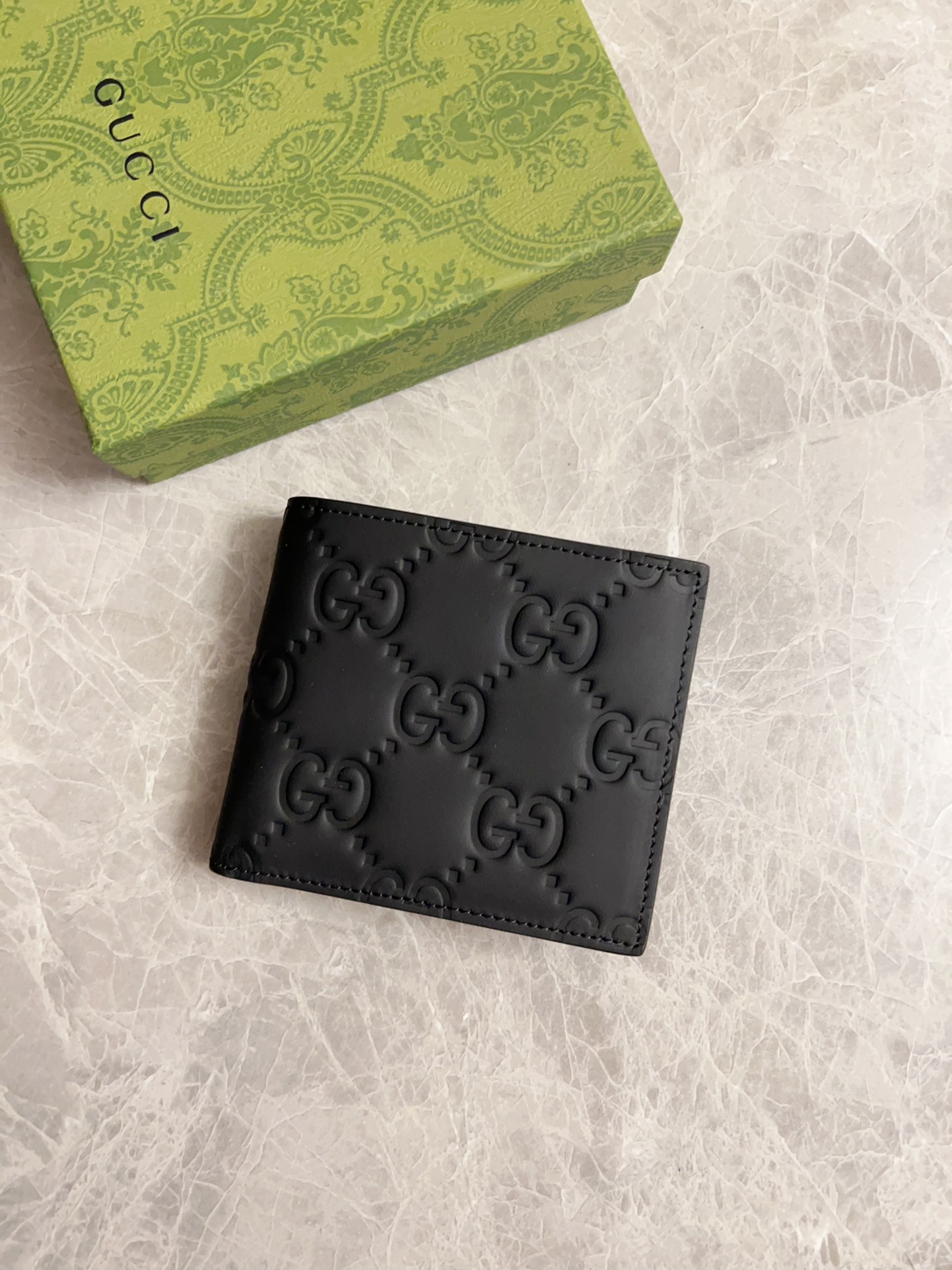 NO:672593,Gucci's new men's series of original singles made with black rubber effect make their debut, model number 771311, size 11x9cm, counter quality, top original items, real photos, Gucci wallets, gucci, wallets19860909gucci一系列原单黑色橡胶效果打造的男士新款闪亮登场款号771311 ,尺寸11x9cm专柜品质,顶级原单货,实物实拍,Gucci钱包,gucci,wallets,欧美剧