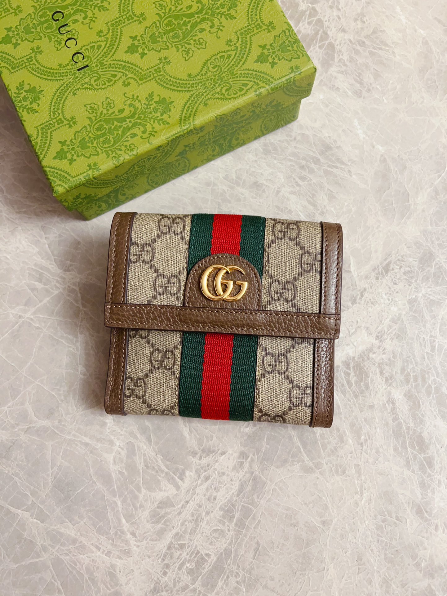 NO:672156,The official website synchronizes new styles!  Ophidia series ~ short wallet, made of GG Supreme high-grade PVC fabric with iconic double G hardware marks and classic red and green webbing, exquisitely made!  Style number: 523173, size: W12xH11xD3cm, color coffee, Gucci wallet, gucci, wallets19860909官网同步新款！Ophidia系列～短款钱夹,采用GG Supreme高级PVC面料配以标志性双G 五金唛头,经典著作红绿色织带,精制而成！款号:523173, 尺寸: W12xH11xD3cm ,颜色咖啡,Gucci钱包,gucci,wallets,欧美剧