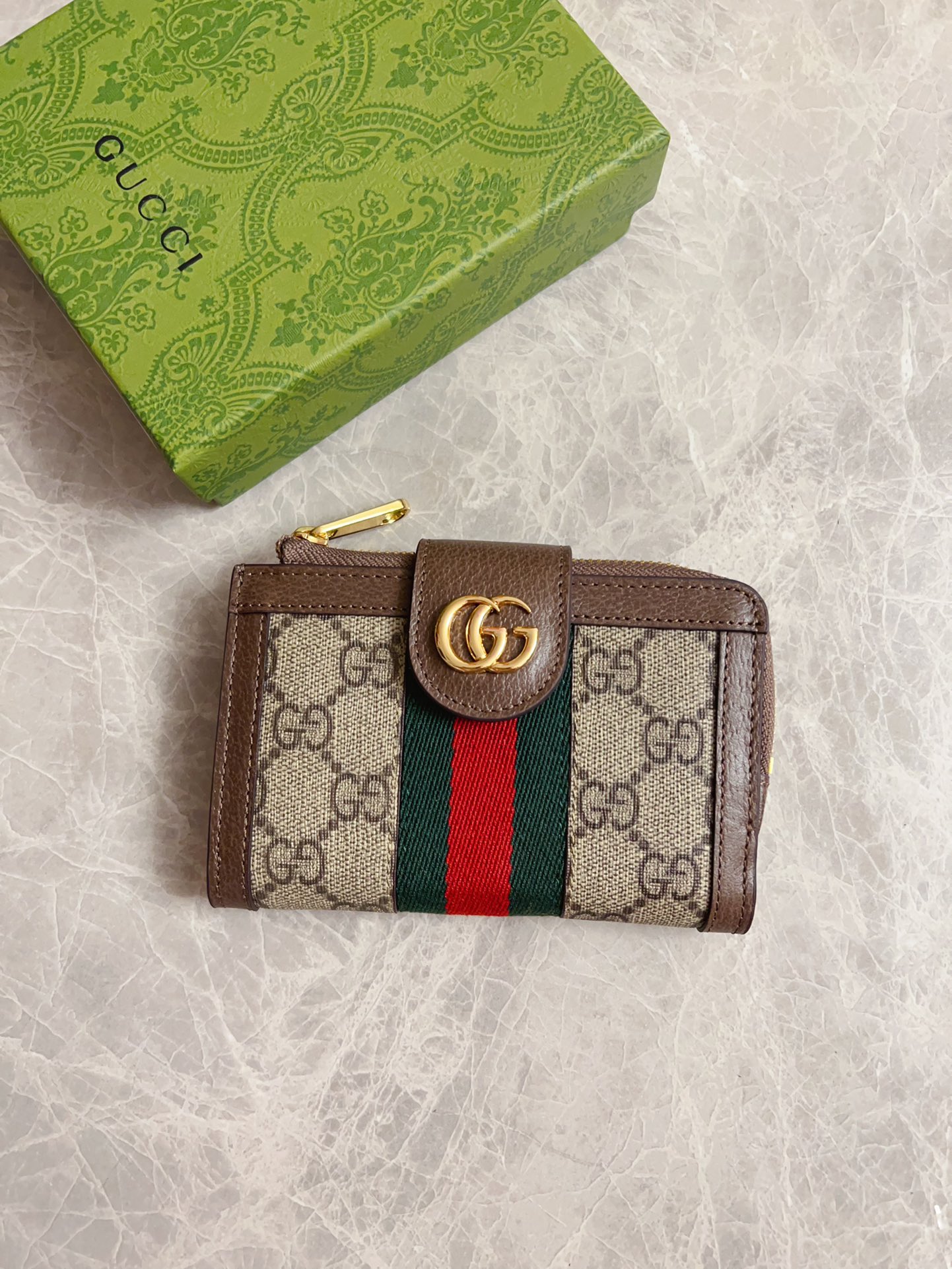 NO:672147,The GG Marmont series card holder has arrived!  Exquisite and generous!  Model 725662 Size 13x8.5x2cm. Color PVC brown, Gucci wallet, gucci, wallets19860909GG Marmont系列卡包到货！精致大方！型号725662 尺寸13x8.5x2cm. 颜色PVC啡色,Gucci钱包,gucci,wallets,欧美剧