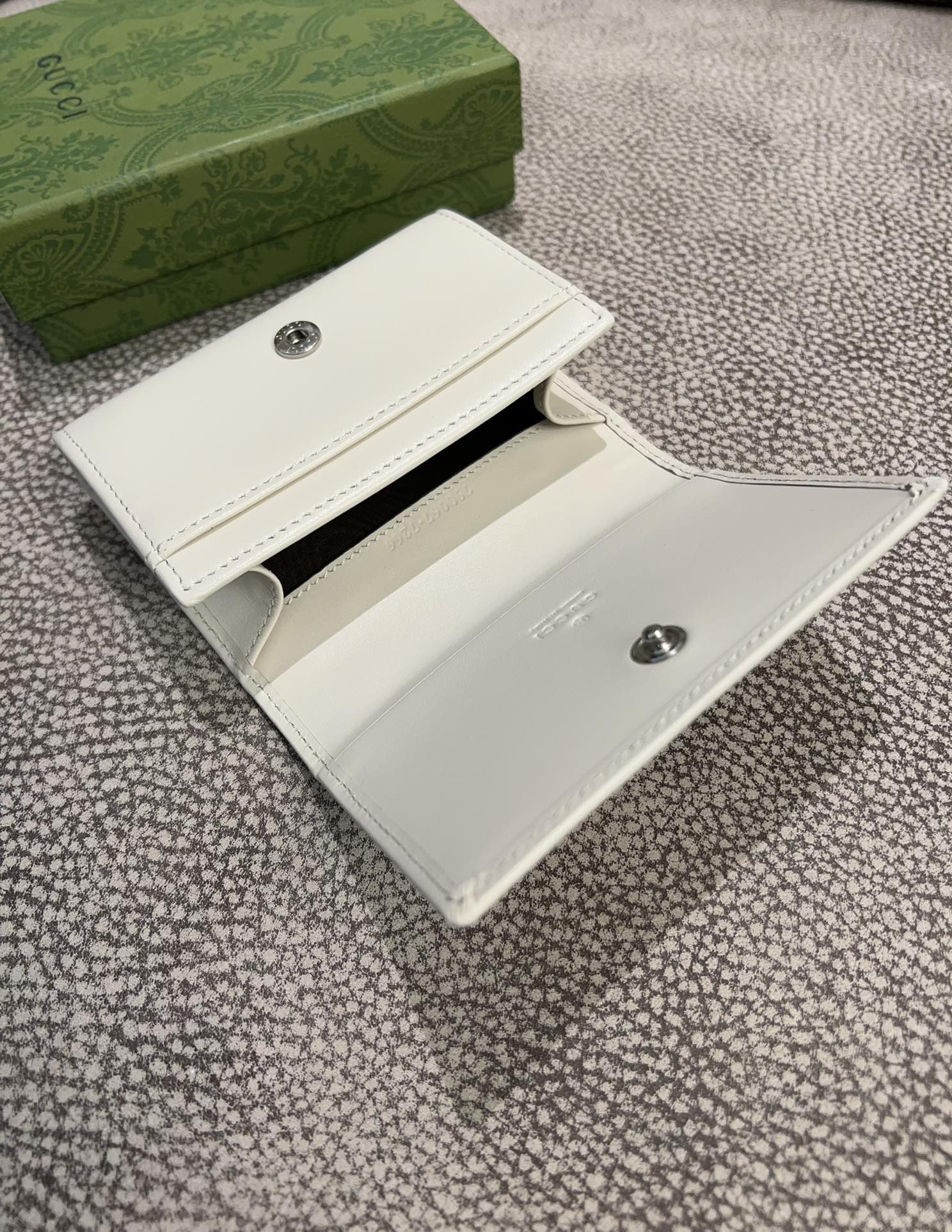 340🇮🇹🇮🇹Gucci 最新卡包原工厂小牛皮🦔🦔缀饰双色调经典双G标识