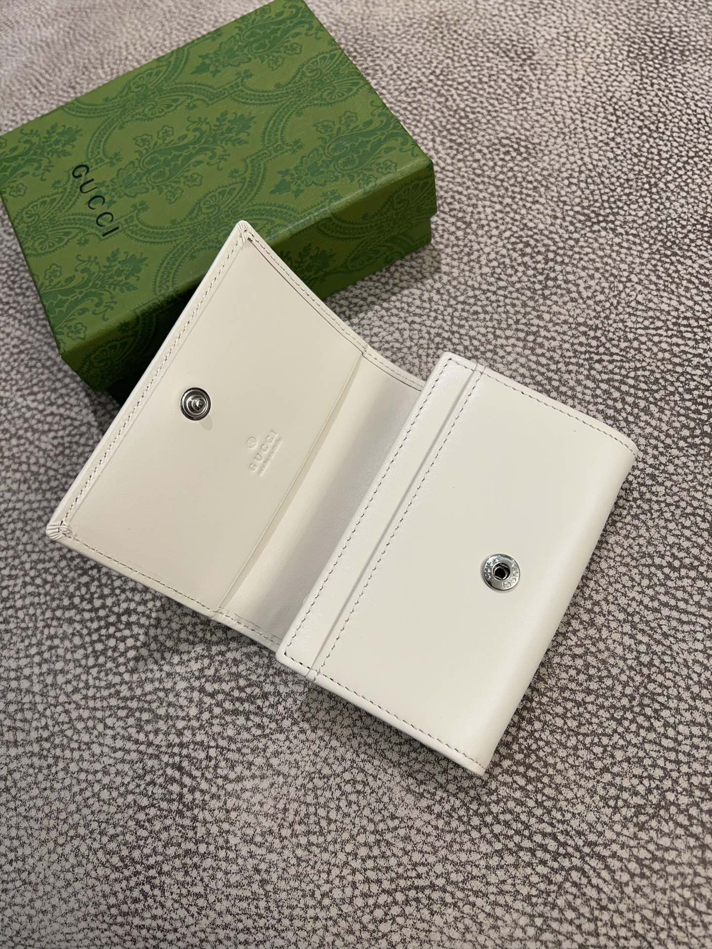 340🇮🇹🇮🇹Gucci 最新卡包原工厂小牛皮🦔🦔缀饰双色调经典双G标识