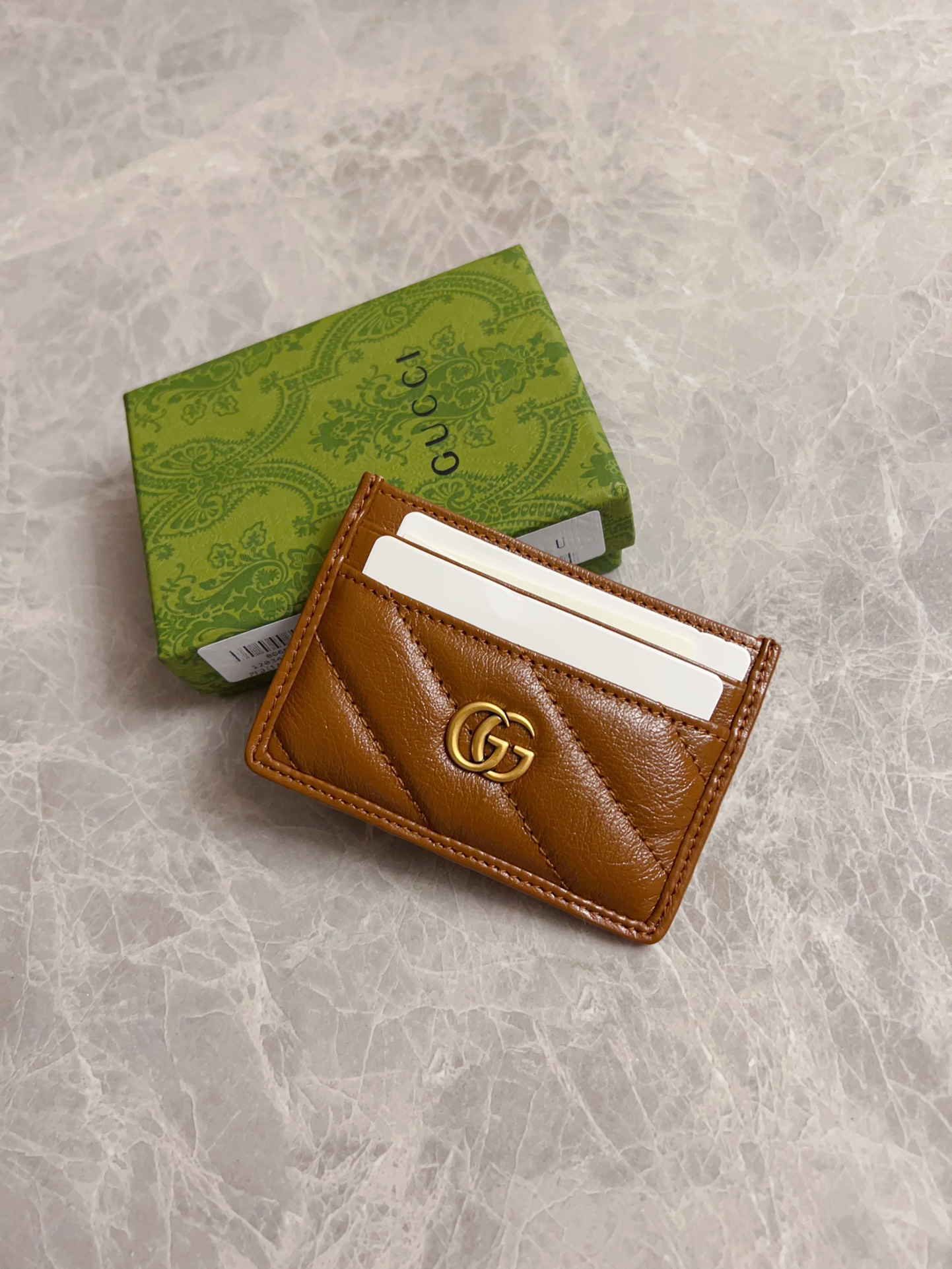NO:813341,Gucci marmont original leather caramel new color card bag, high-end caramel color, is the new product of Gucci counters in autumn and winter. Breaking through the previous style, using the same color system with binding and bronze hardware, the highest grade!  Real shots!  Style number 443127, size 10x7cm, Gucci wallet, gucci, wallets19860909Gucci marmont原厂皮焦糖新颜色卡片包高级的焦糖色 是秋冬本季Gucci专柜新品 突破以往的风格,使用同色系搭配包边,古铜五金,档次最高的境界！实物实拍！款号443127,尺寸10x7cm,Gucci钱包,gucci,wallets,Wallet purse
