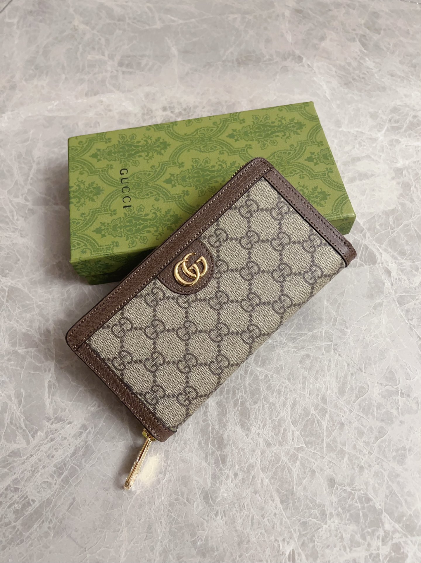 NO:673243,GucciO's latest phidia series zipper bag, Ophidia series items have endless retro feelings. GG Supreme canvas, cowhide piping, palladium tone accessories Double G Model 772305 Size 19x 10x2.5cm Color brown/pvc., Gucci wallet, gucci, wallets, cowhide19860909GucciO最新phidia系列拉链包,Ophidia系列单品不息的复古情怀.GG Supreme帆布,牛皮滚边,钯金色调配件 双G 型号772305 尺寸19x 10x2.5cm 颜色棕色/pvc.,Gucci钱包,gucci,wallets,cowhide,欧美剧