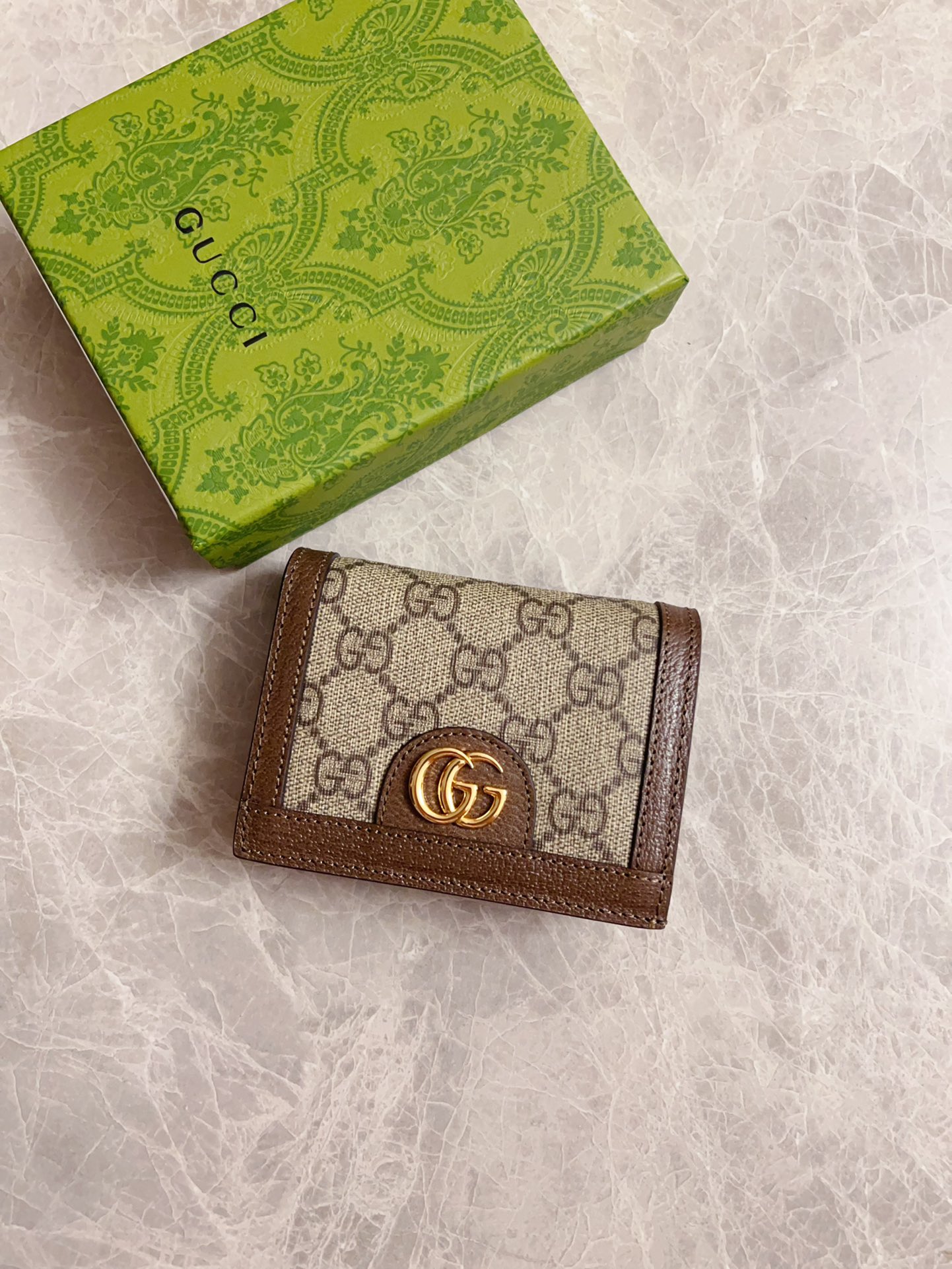 NO:673229,The official website synchronizes new styles!  Ophidia series ~ short card holder/wallet, made of GG Supreme high-grade PVC fabric with iconic double G hardware marks, refined from classic works!  Style number: 772308, size: W11xH9xD3cm, color coffee, Gucci wallet, gucci, wallets19860909官网同步新款！Ophidia系列～短款卡包/钱夹,采用GG Supreme高级PVC面料配以标志性双G 五金唛头,经典著作精制而成！款号:772308, 尺寸: W11xH9xD3cm ,颜色咖啡,Gucci钱包,gucci,wallets,欧美剧