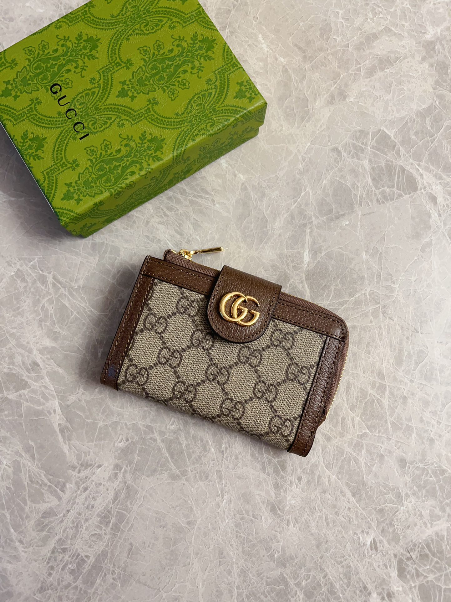 NO:673230,The GG Marmont series card holder has arrived!  Exquisite and generous!  Model 725662 Size 13x8.5x2cm. Color PVC brown, Gucci wallet, gucci, wallets19860909GG Marmont系列卡包到货！精致大方！型号725662 尺寸13x8.5x2cm. 颜色PVC棕色,Gucci钱包,gucci,wallets,欧美剧