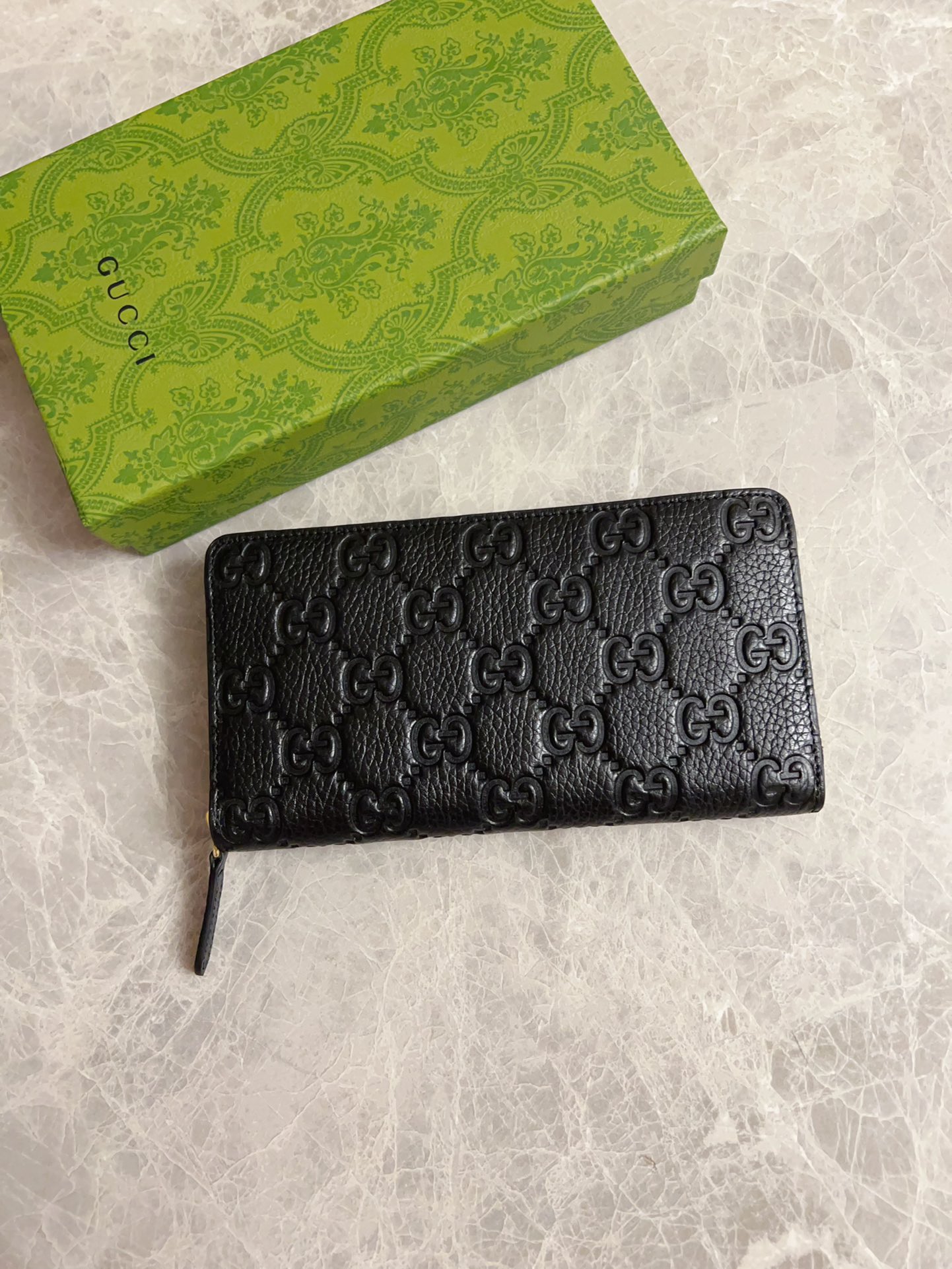 NO:674465,The new GG Emblem series super soft lychee embossed/full leather wallet!  Model 821803, size 19x10x2.5cm, Gucci wallet, gucci, wallets19860909新款GG Emblem系列超柔软荔克色压花/全皮钱包！型号821803,尺寸19x10x2.5cm,Gucci钱包,gucci,wallets,欧美剧
