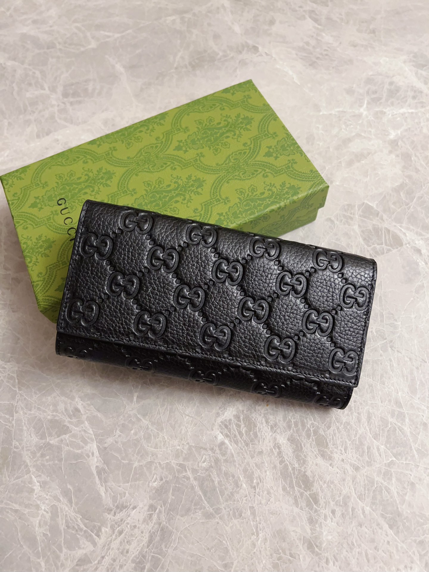 NO:674464,The new GG Emblem series super soft lychee embossed/full leather wallet!  Model 815922, size 19x10x2.5cm, Gucci wallet, gucci, wallets19860909新款GG Emblem系列超柔软荔克色压花/全皮钱包！型号815922,尺寸19x10x2.5cm,Gucci钱包,gucci,wallets,欧美剧