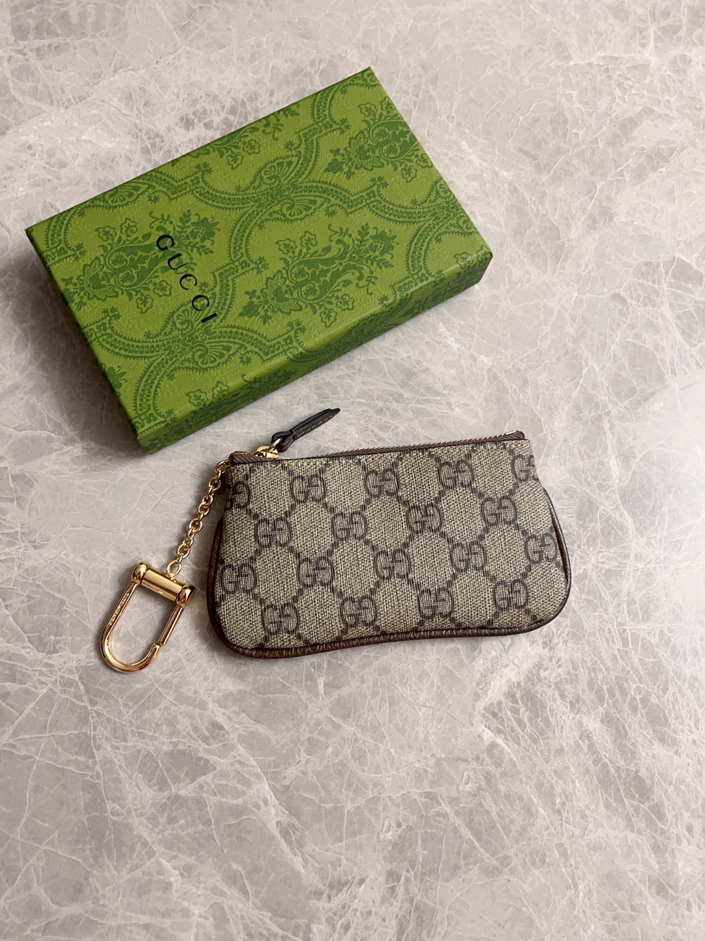 NO:671832,GG's new small coin purse ~ lipstick bag is made of imported cowhide leather and PVC, with exquisite original factory double G hardware, flexible and unique hook buckle, small and exquisite, great effect, model 772321, color: brown PVC, size 12x7.5x1.5cm, Gucci wallet, gucci, wallets, cowhide19860909GG全新小零钱包～口红包采用进口牛皮拼PVC ,搭配精致原工厂双g五金,灵活别致的勾扣,小巧玲珑,大大作用,型号772321,颜色:啡pvc,尺寸12x7.5x1.5cm,Gucci钱包,gucci,wallets,cowhide,欧美剧