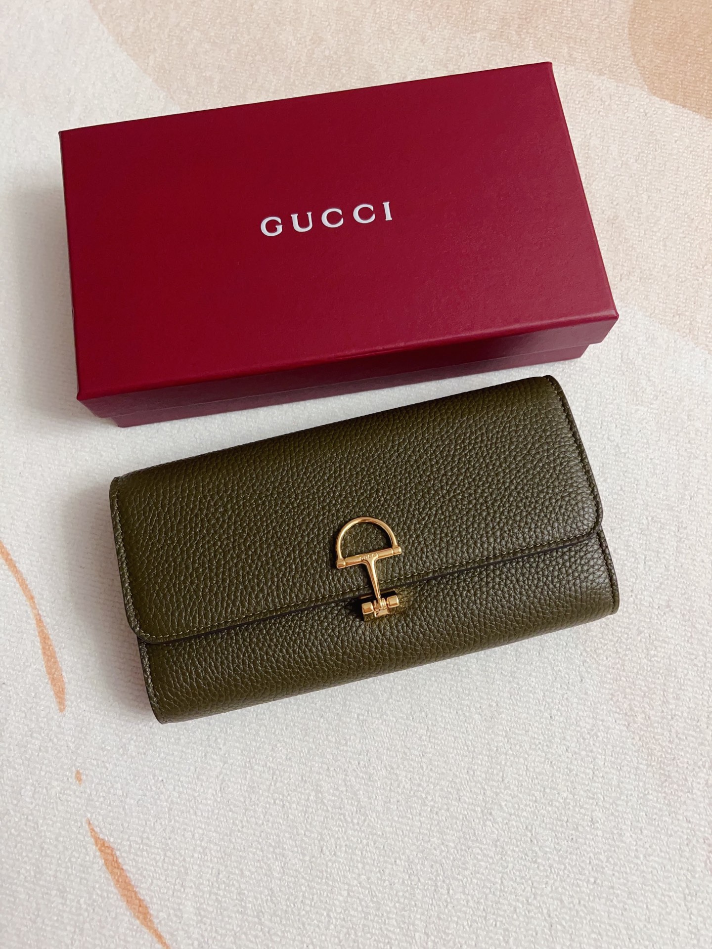 NO:673233,Counter quality, top-quality original goods, real photos!  Style No. 828147 Off-white, black, green, blue, brown, pink, maroon, exquisite 7 colors, size width 19X height 10X side width 3.5cm, Gucci wallet, gucci, wallets19860909专柜品质,顶级原单货,实物实拍！款号828147 米白 黑色 绿色 兰色 棕色 粉色 枣红 精美7色 尺寸宽19X高10X侧宽3.5cm,,Gucci钱包,gucci,wallets,欧美剧