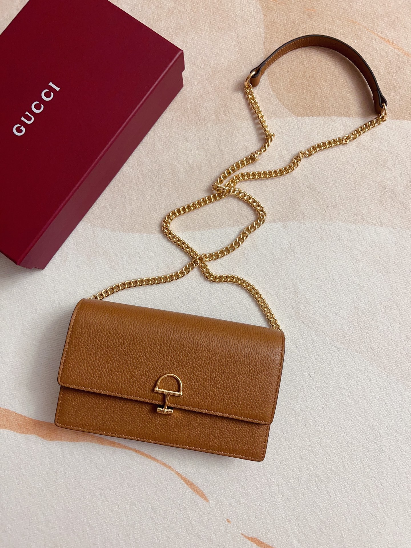 NO:673231,Counter quality, top-quality original goods, real photos!  [Love] [Love] Model number 837373 off-white; black; green; blue; brown; pink; maroon; exquisite 7 colors; size width 20X13X6cm; fashion chain bag [celebration] [celebration] [celebration], Gucci wallet, gucci, wallets19860909专柜品质,顶级原单货,实物实拍！[爱心][爱心]款号837373 米白； 黑色； 绿色； 兰色 ；棕色； 粉色； 枣红； 精美7色； 尺寸宽20X13X6cm；时尚链条包[庆祝][庆祝][庆祝],Gucci钱包,gucci,wallets,欧美剧