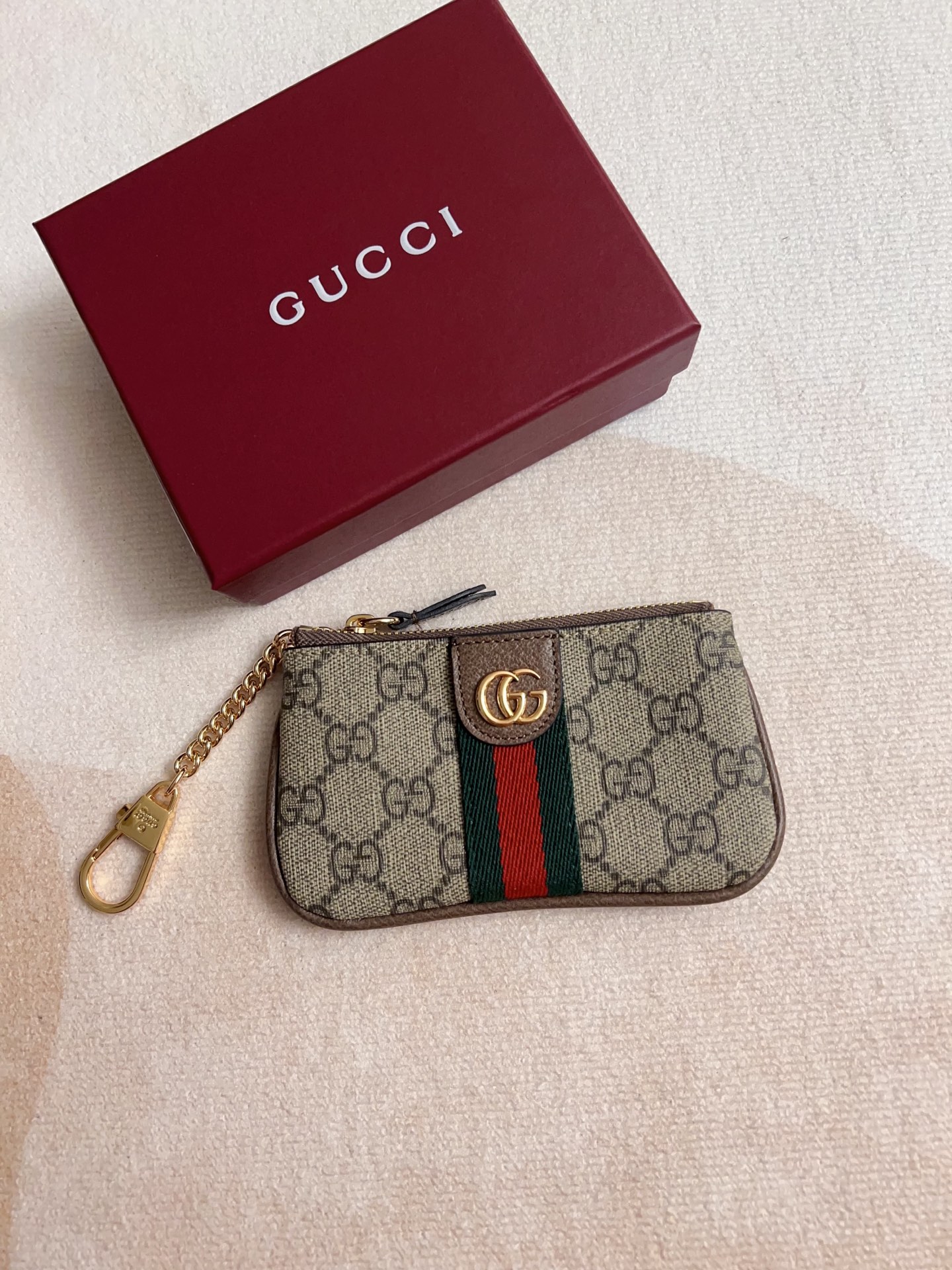 NO:813343,The official website synchronizes new styles!  Ophidia series ~ lipstick bag ~ wallet, made of GG Supreme original factory pig grain first-layer cowhide with PVC, with iconic double G hardware marks, classic red and green webbing, exquisitely made!  Style number: 838466 Size: 12x7.5cm, color brown maroon, Gucci wallet, gucci, wallets, cowhide19860909官网同步新款！Ophidia系列～口红包～钱包,采用GG Supreme 原工厂猪纹头层牛皮搭PVC配以标志性双G 五金唛头,经典著作红绿色织带,精制而成！款号:838466尺寸: 12x7.5cm ,颜色啡色 枣红色,Gucci钱包,gucci,wallets,cowhide,Wallet purse