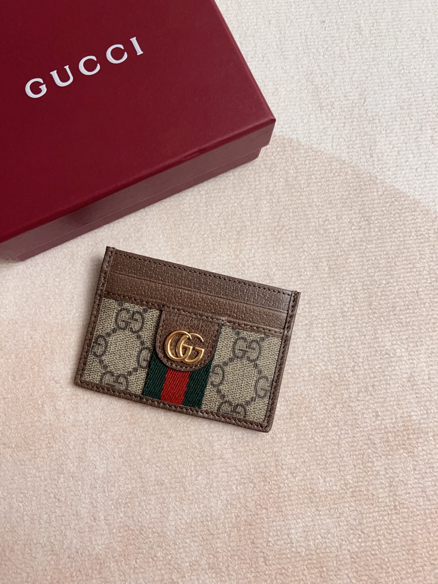 NO:674586,The official website synchronizes new styles!  Ophidia series~The card wallet is made of GG Supreme original factory pig-grain first-layer cowhide with PVC, with the iconic double G hardware mark, and the classic red and green webbing, and is exquisitely crafted!  Style number: 838486 Size: 1 factory x10cm, color brown maroon, Gucci wallet, gucci, wallets, cowhide19860909官网同步新款！Ophidia系列～卡包钱采用GG Supreme 原工厂猪纹头层牛皮搭PVC配以标志性双G 五金唛头,经典著作红绿色织带,精制而成！款号:838486尺寸: 1厂x10cm ,颜色啡色 枣红色,Gucci钱包,gucci,wallets,cowhide,欧美剧