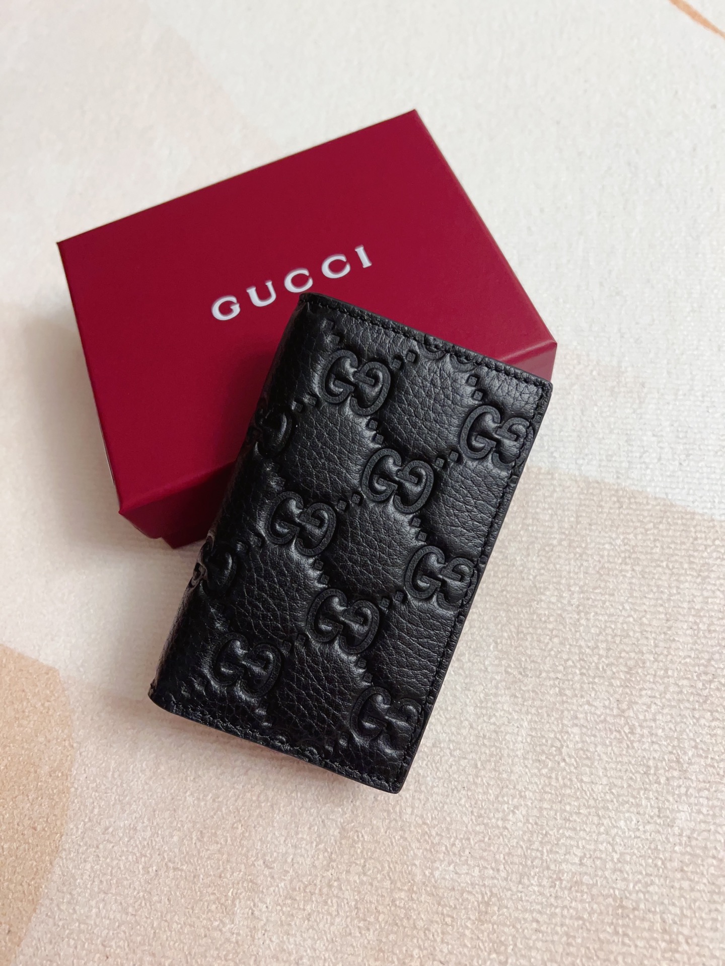 NO:674452,The new GG Emblem series super soft lychee embossed/full leather wallet!  Model 835011, size 12x7.5cm, Gucci wallet, gucci, wallets19860909新款GG Emblem系列超柔软荔克色压花/全皮钱包！型号835011,尺寸12x7.5cm,Gucci钱包,gucci,wallets,欧美剧
