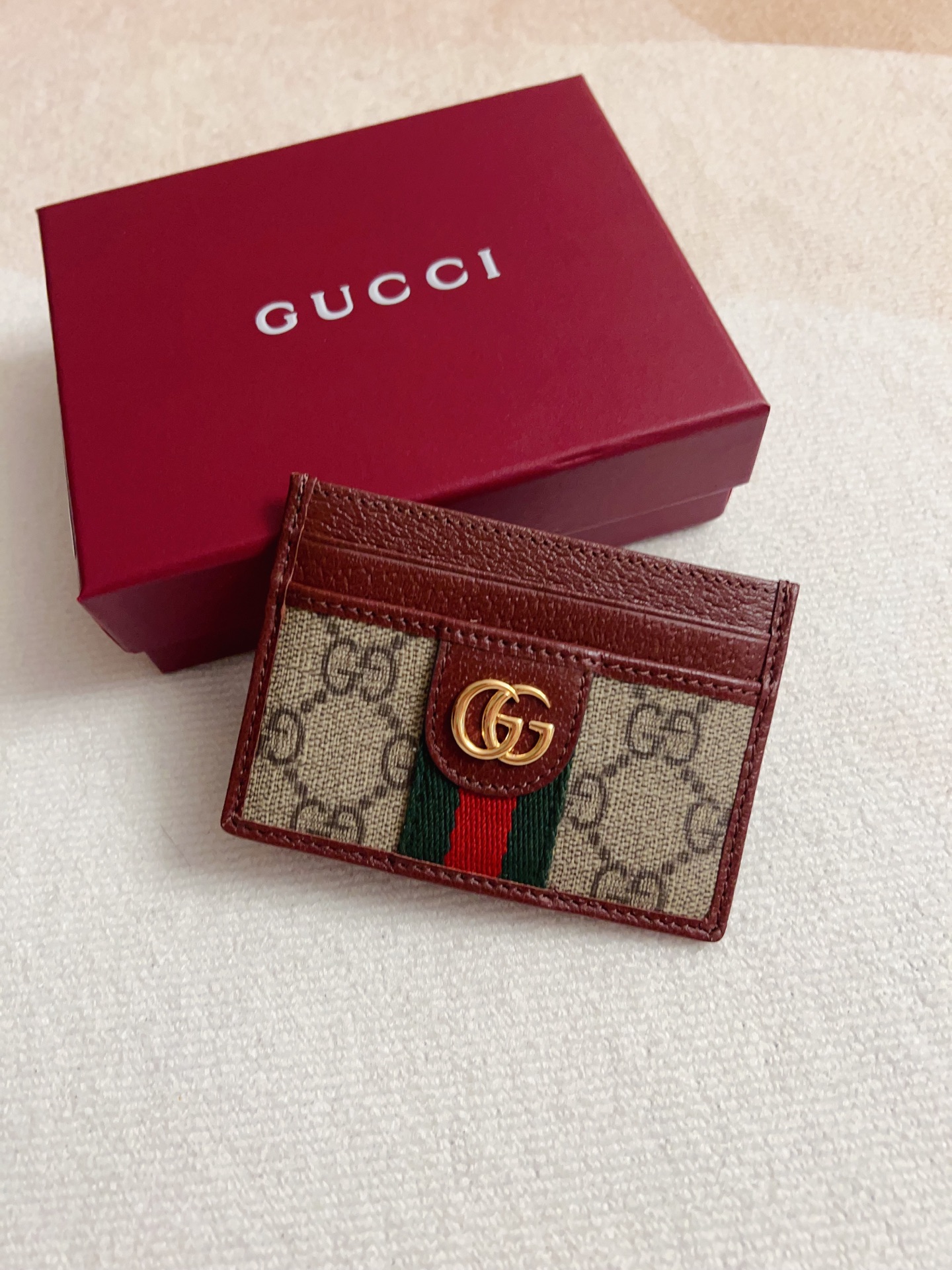 NO:769114,The official website synchronizes new styles!  Ophidia series~The card wallet is made of GG Supreme original factory pig-grain first-layer cowhide with PVC, with the iconic double G hardware mark, and the classic red and green webbing, and is exquisitely crafted!  Style number: 838486 Size: 1 factory x10cm, color brown maroon, Gucci wallet, gucci, wallets, cowhide19860909官网同步新款！Ophidia系列～卡包钱采用GG Supreme 原工厂猪纹头层牛皮搭PVC配以标志性双G 五金唛头,经典著作红绿色织带,精制而成！款号:838486尺寸: 1厂x10cm ,颜色啡色 枣红色,Gucci钱包,gucci,wallets,cowhide,欧美剧