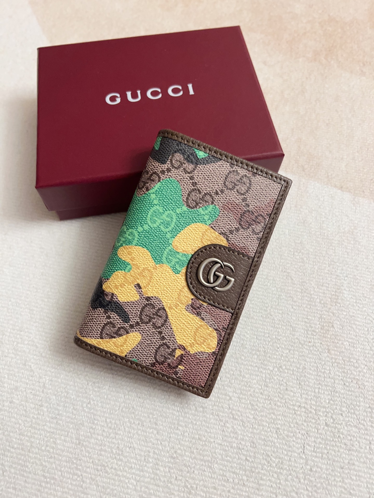 NO:674571,The official website synchronizes new styles!  Ophidia series ~ card holder wallet, made of GG Supreme original factory pig grain first-layer cowhide with PVC and the iconic double G hardware mark, exquisitely made!  Style number: 834691 Size: 11x10cm, color yellow camouflage blue camouflage pink camouflage, Gucci wallet, gucci, wallets, cowhide19860909官网同步新款！Ophidia系列～卡包钱包,采用GG Supreme 原工厂猪纹头层牛皮搭PVC配以标志性双G 五金唛头,精制而成！款号:834691尺寸: 11x10cm ,颜色黄色迷彩 蓝色迷彩 粉色迷彩,Gucci钱包,gucci,wallets,cowhide,欧美剧