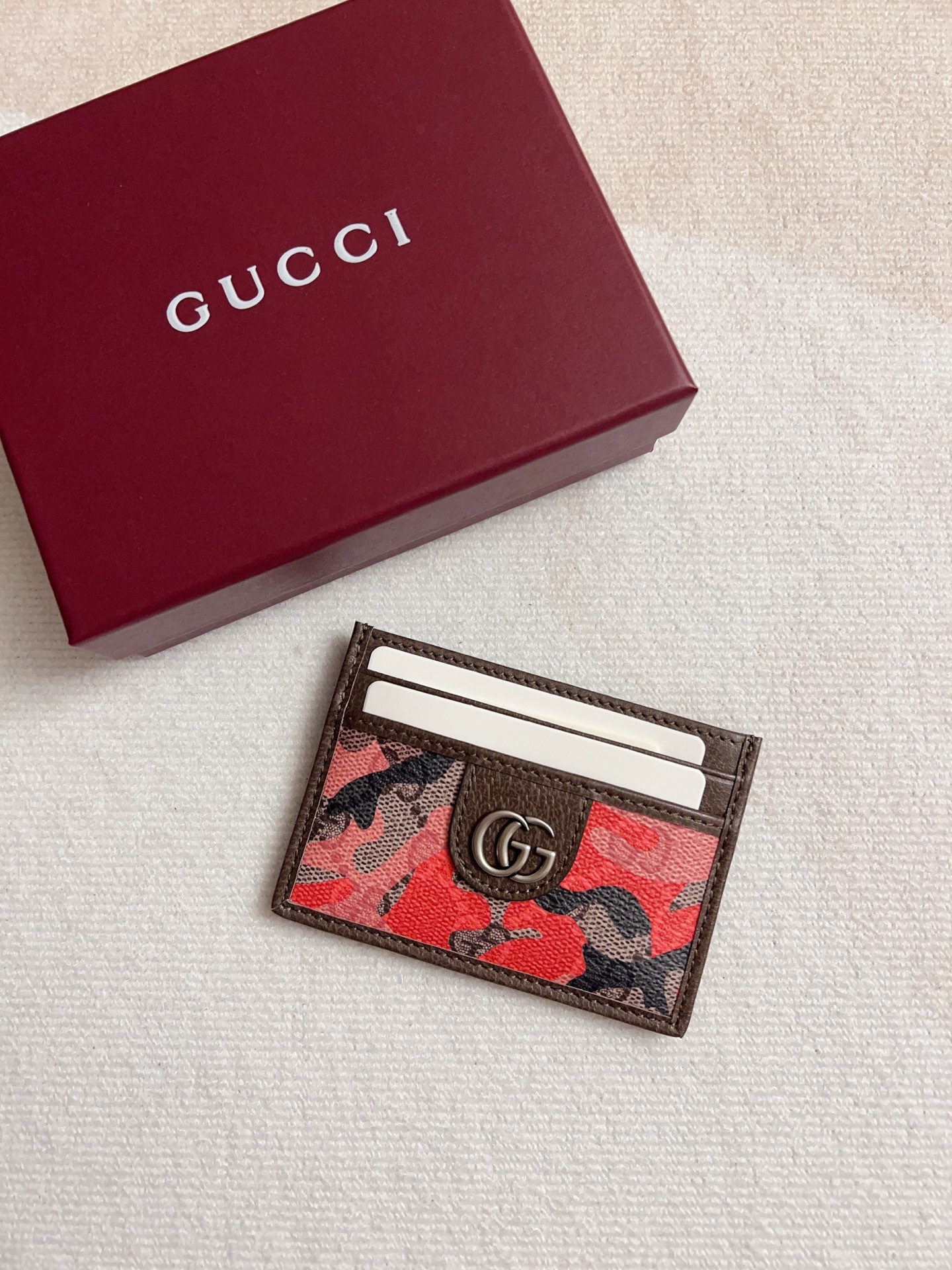 NO:674563,The official website synchronizes new styles!  Ophidia series ~ card holder, made of GG Supreme original factory pig grain first-layer cowhide with PVC and the iconic double G hardware mark, exquisitely made!  Style number: 834795 Size: 10x7cm, color yellow camouflage blue camouflage pink camouflage, Gucci wallet, gucci, wallets, cowhide19860909官网同步新款！Ophidia系列～卡包,采用GG Supreme 原工厂猪纹头层牛皮搭配PVC 配以标志性双G 五金唛头,精制而成！款号:834795尺寸: 10x7cm ,颜色黄色迷彩 蓝色迷彩 粉色迷彩,Gucci钱包,gucci,wallets,cowhide,欧美剧