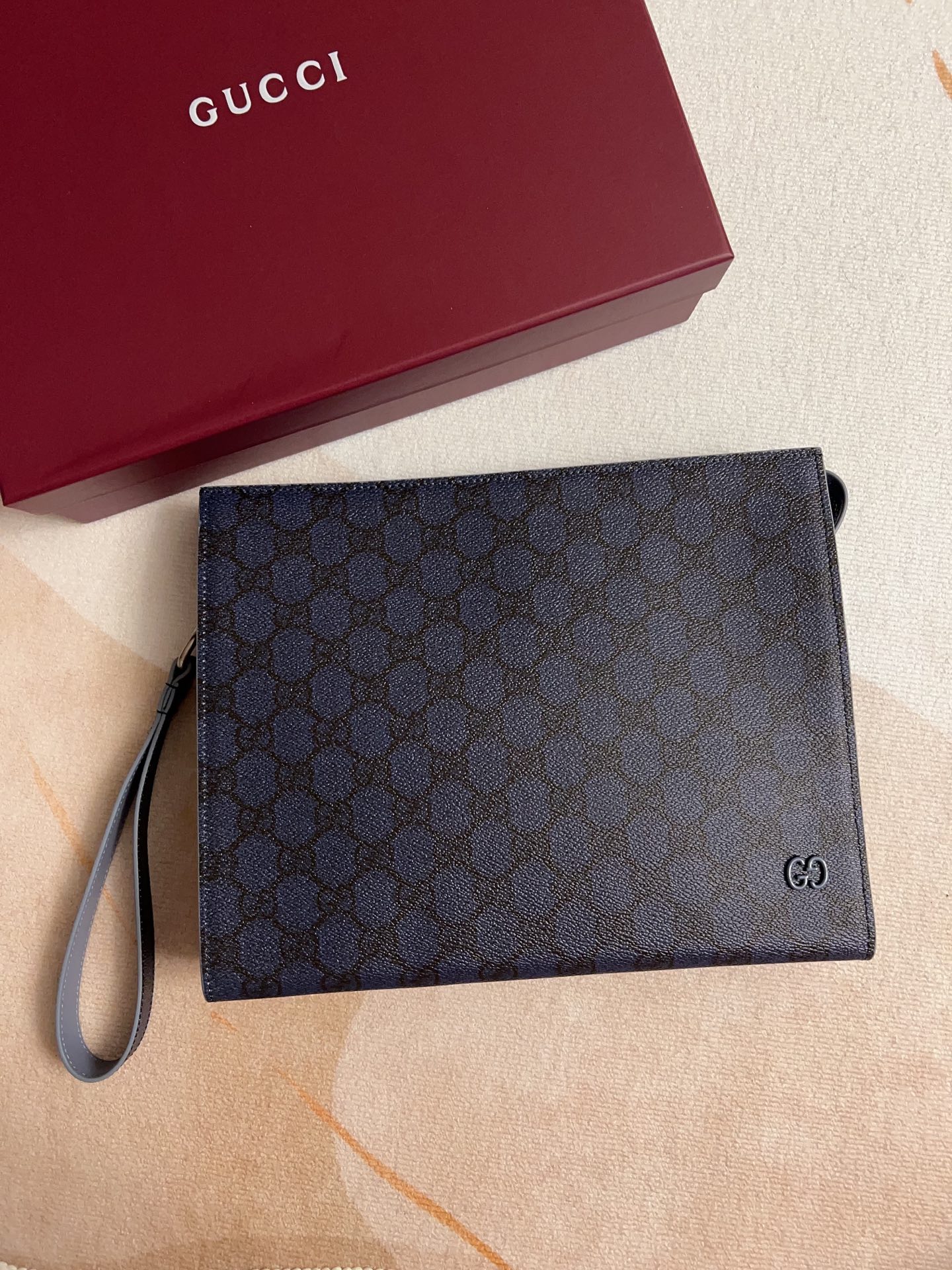 NO:718272,The counters are updated simultaneously, with top-quality original items and real-life photos!  Model No. 768255 blue plastic/grey leather, size width 26X height 18X side width 6cm, Gucci wallet, gucci, wallets19860909专柜同步上新,顶级原单货,实物实拍！款号768255蓝胶/灰皮,尺寸宽26X高18X侧宽6cm,Gucci钱包,gucci,wallets,欧美剧