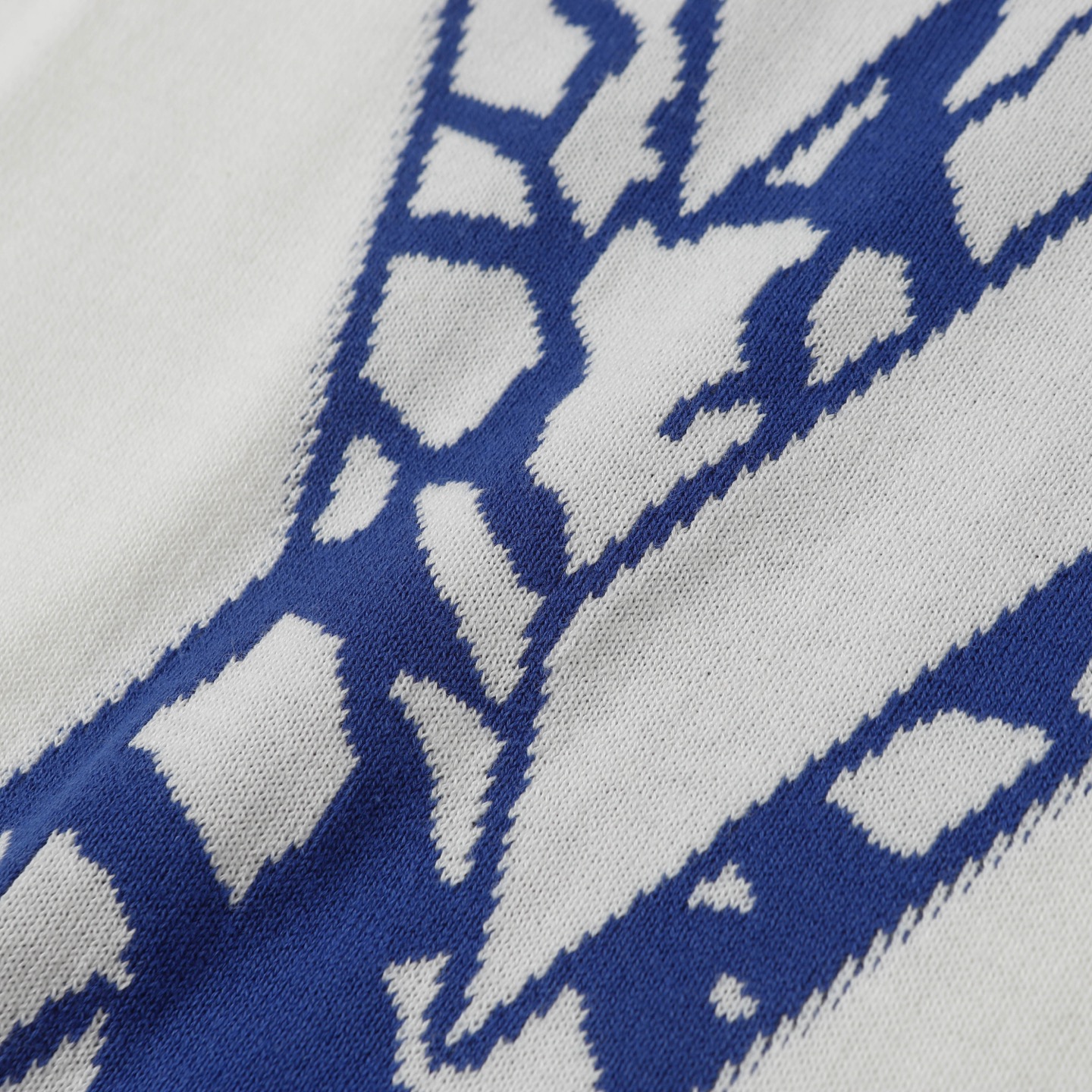 Louis Vuitton Logo Jacquard Knit Short Sleeve T-Shirt Unisex 5 i1739885016901 3461 0 3