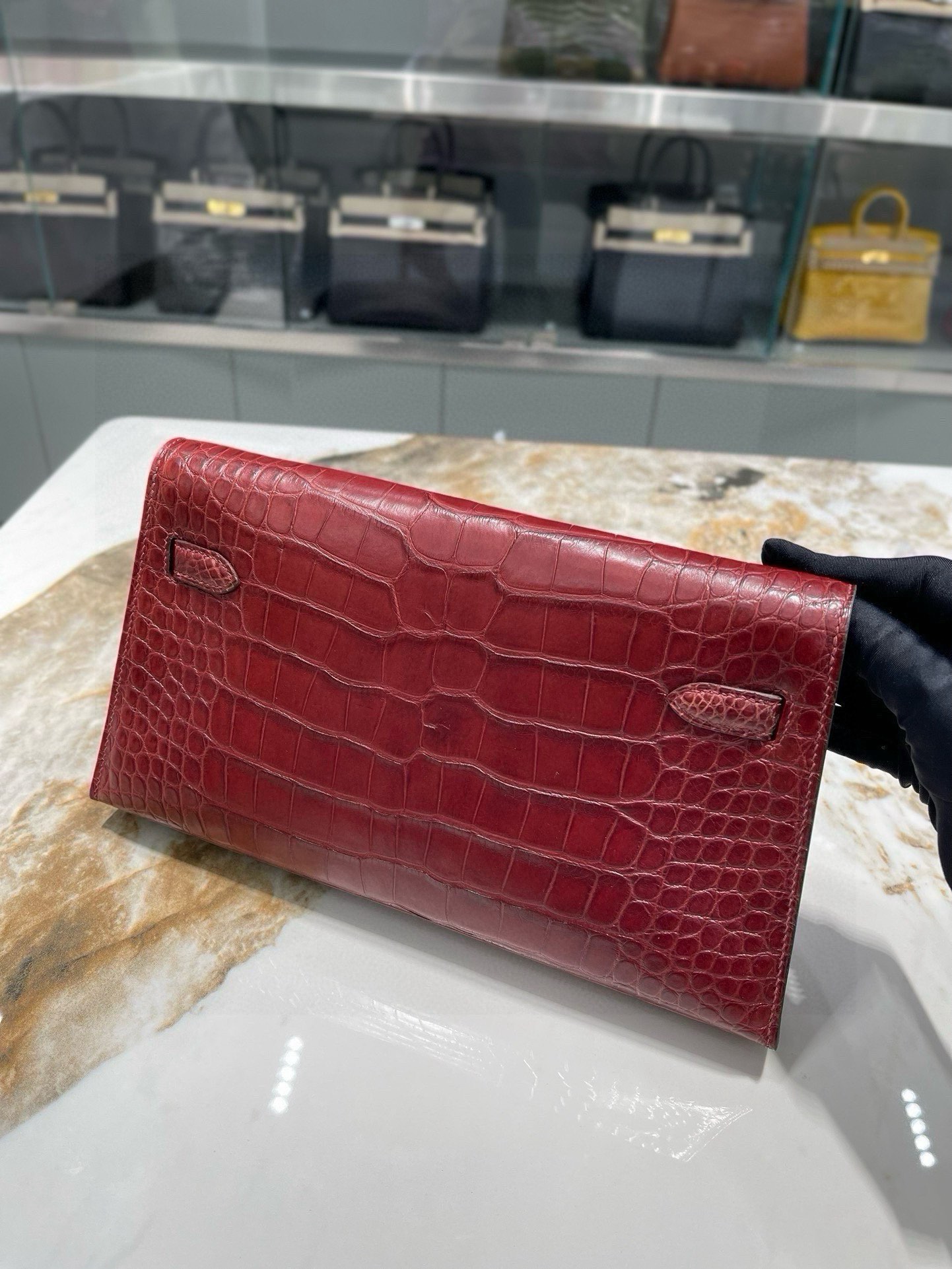 Elegant Crocodile Embossed Clutch, Hand-Sewn Evening Bag, Red, 27cm 8 i1747235811 2288 2