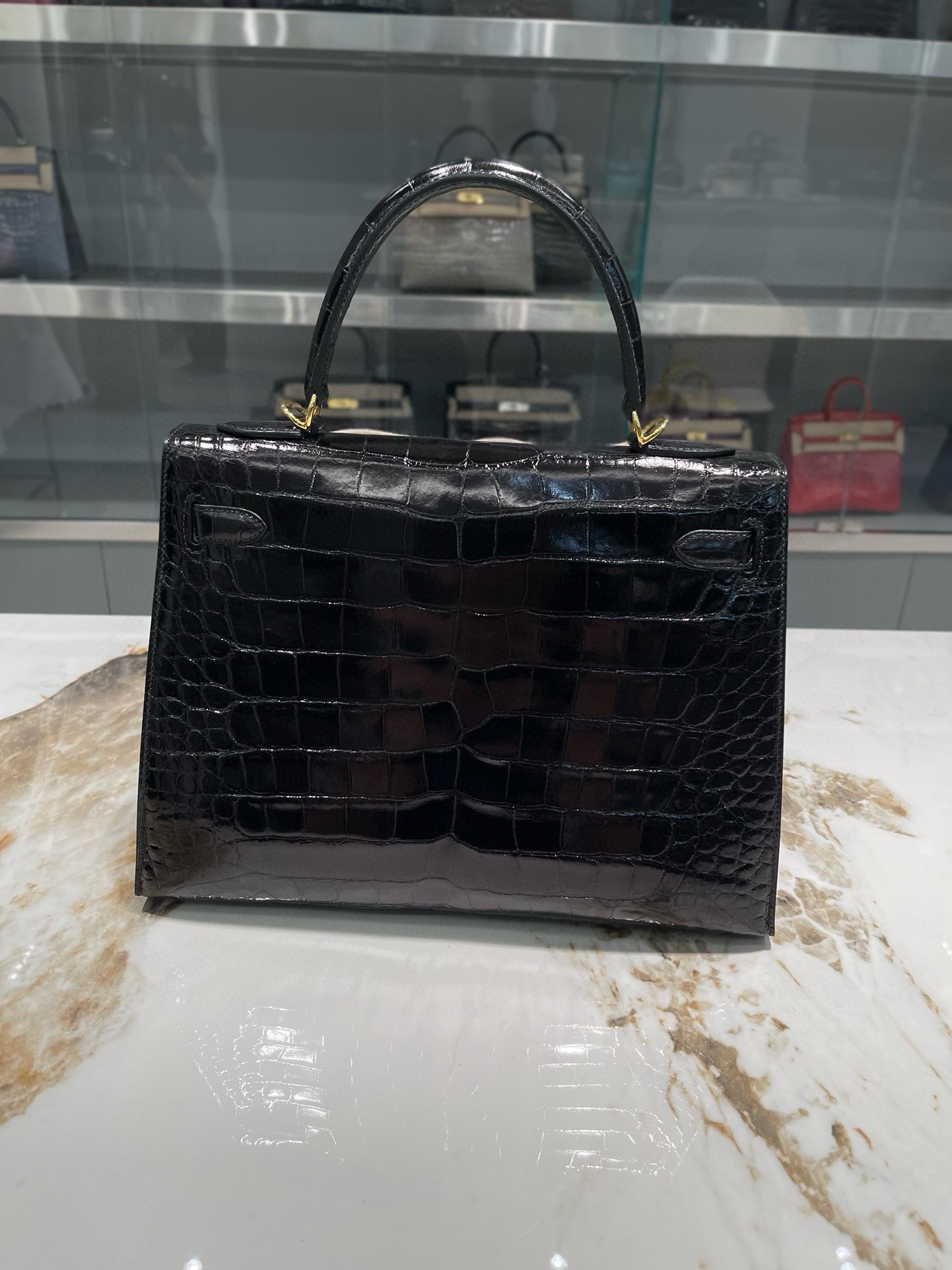 Hermès Kelly 32cm Black Alligator Leather Top Handle Bag - Authentic Design 7 i1750779529 1953 5