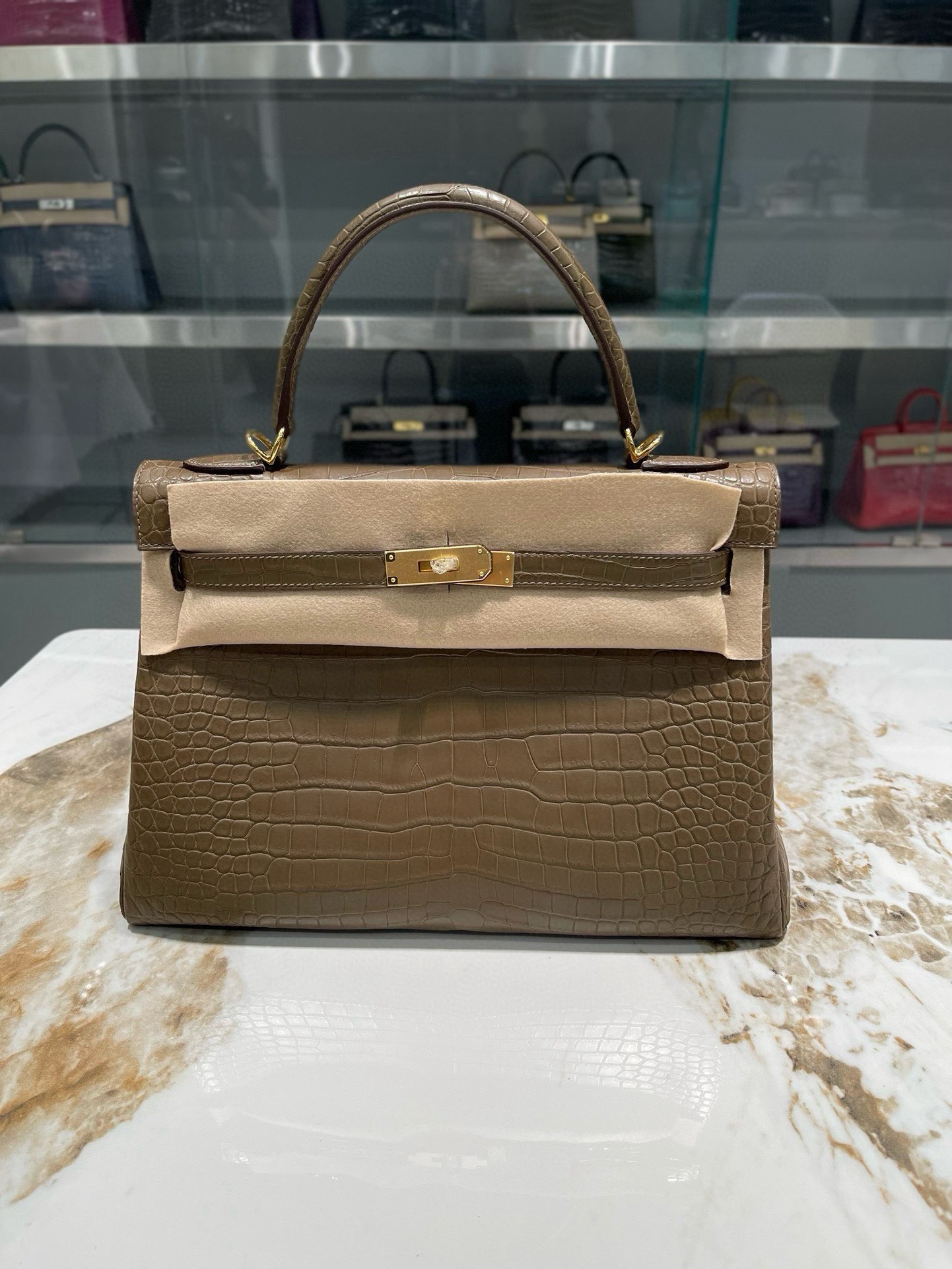 Élégant Sac Kelly Hermès en Cuir Crocodile – Un Classique Indémodable
