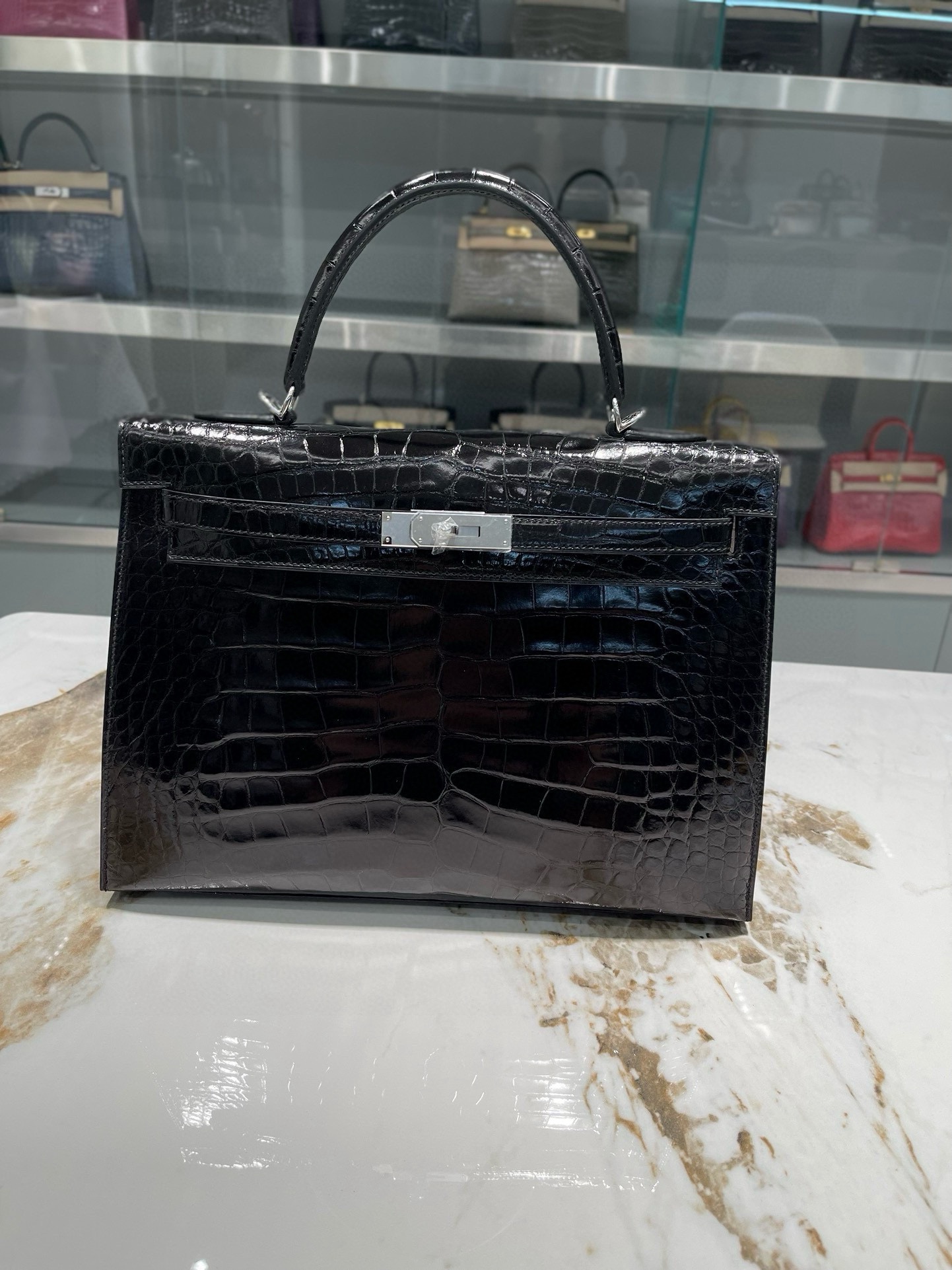Elegante Zwarte Hermes Kelly Handtas van Alligatorleer met Zilveren Hardware
