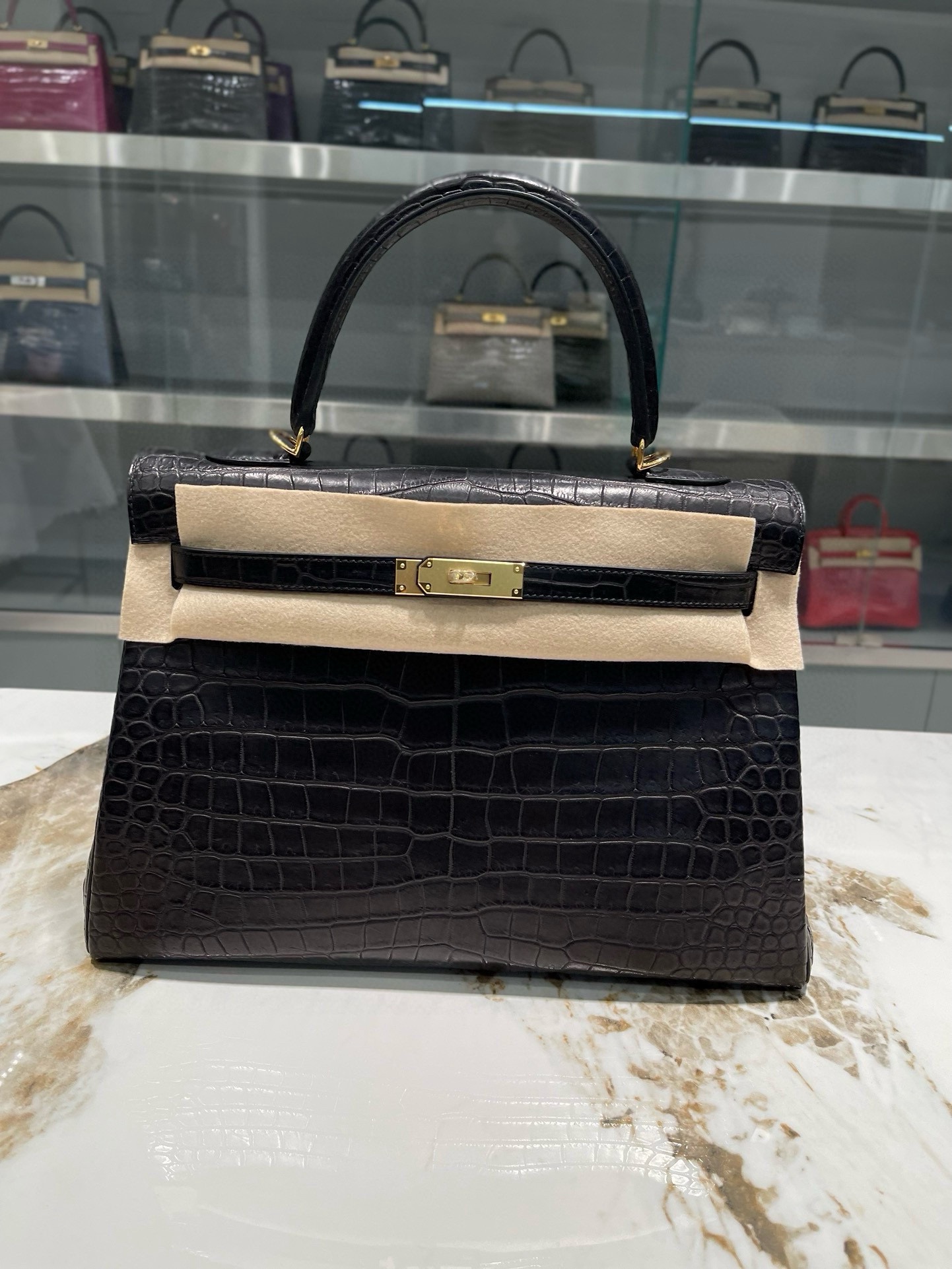 Elegant Crocodile Leather Top Handle Bag - Timeless Design and Quality Craftsmanship