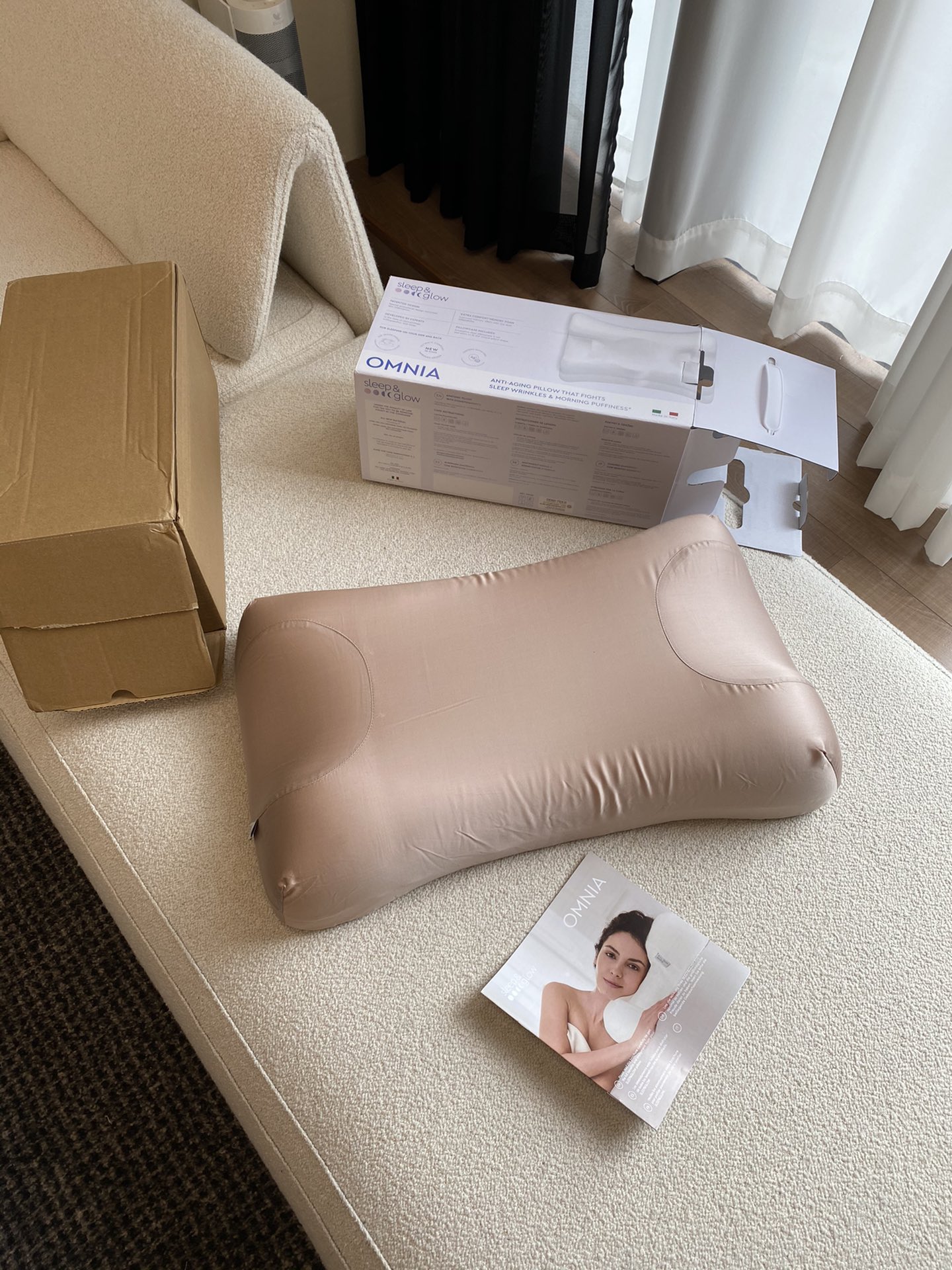 NO:810585,Just take a few big pictures to show everyone the Extra Comfort material inside this pillow!  He is a new type of high-quality material!  Supports the head and neck, extremely comfortable!  !  Silver ions are added to the formula to prevent the growth of bacteria, viruses and mites in the pillow!  This pillow was developed in collaboration with beauticians, plastic surgeons, and sleep experts!  Just how comfortable the pillow is, you will know if you take one back and try it. Needless to say, Chaopin Department Store19860909简单拍几张大图给大家看看 这款枕头内Extra Comfort 材料！他是一种新型优质材料！支撑头部和颈部,特别舒服！！ 在配方中添加银离子,防止枕头内细菌,病毒和螨虫的生长！这个枕头是与美容师、整形外科医生和睡眠专家合作开发出来的！ 枕得到底有多舒服,只有拿一个回去试试就知道了货不必多言,潮品百货,accessory