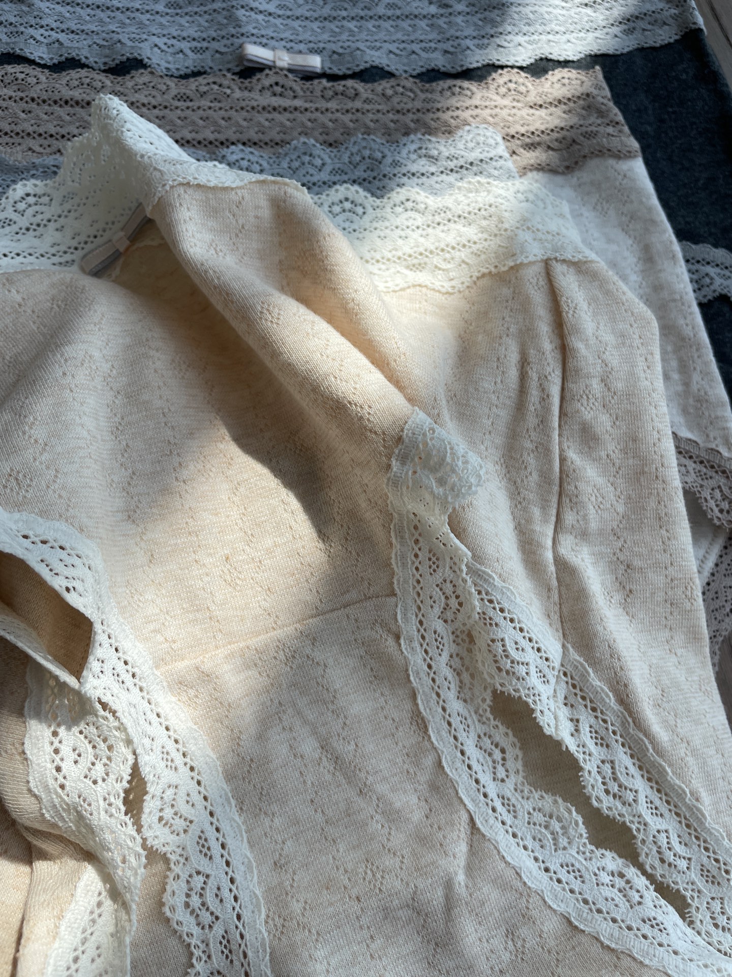 Crafted from soft, fine pure cotton, these briefs feature intricate deco - Comprehensive 5
