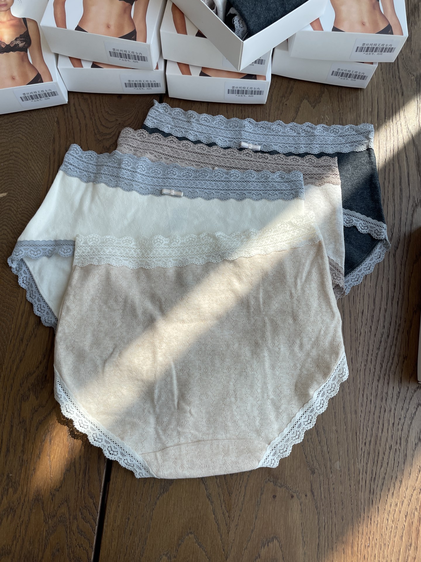 Crafted from soft, fine pure cotton, these briefs feature intricate deco - Comprehensive 6