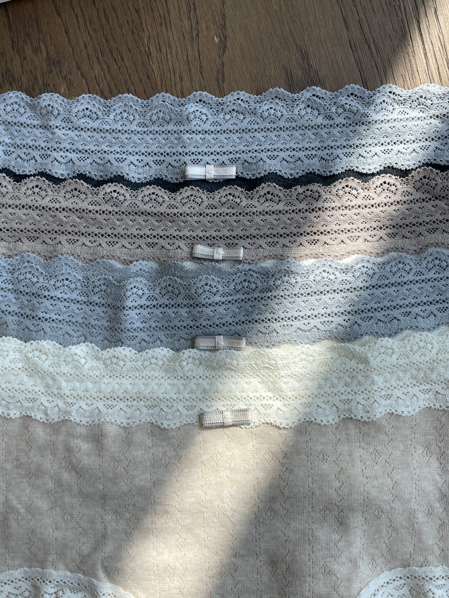 Crafted from soft, fine pure cotton, these briefs feature intricate deco - Comprehensive 3
