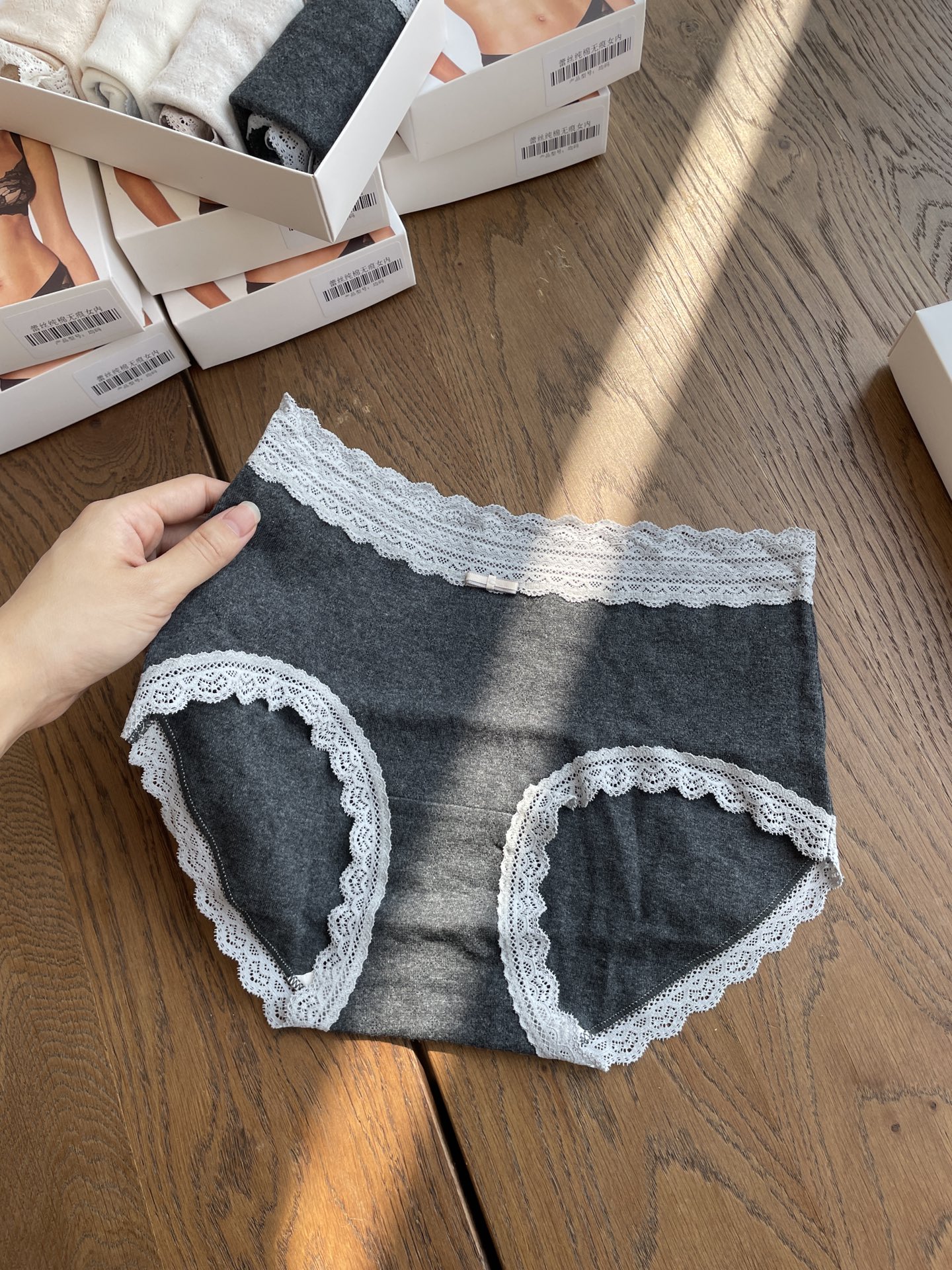 Crafted from exceptionally soft, intricately detailed lace designed to l - Comprehensive 4