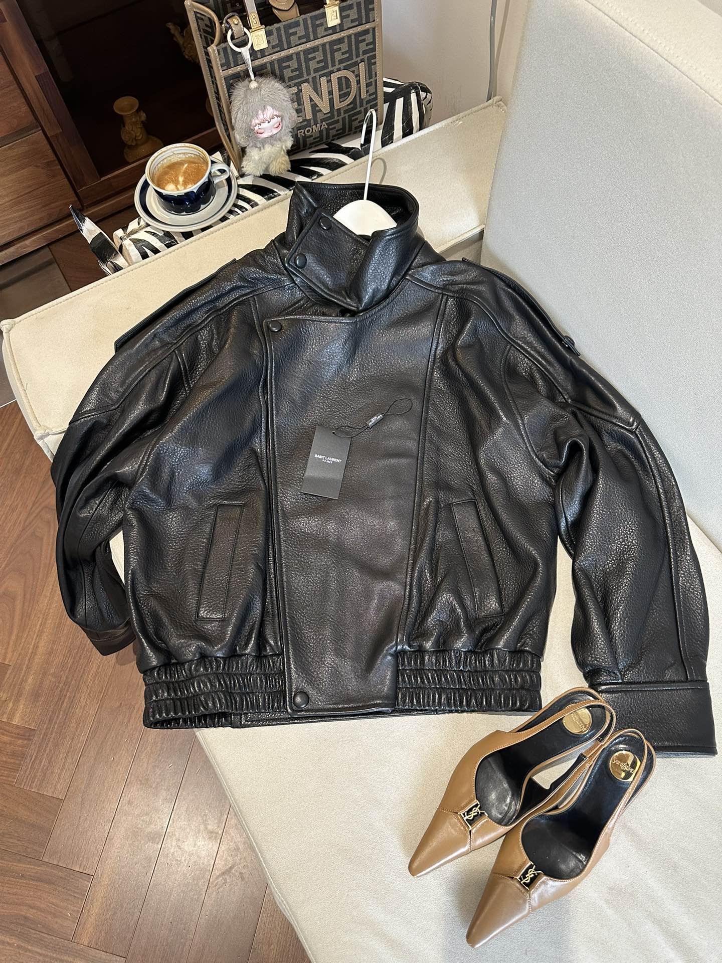 NO:892374,SAINT LAURE*N counter is updated simultaneously. Italian imported natural grain cowhide hardware mold customization counter 1:1 top quality S-XL special code number can be customized, Saint Laurent-clothing, saint laurent, saint laurent, cowhide,19860909SAINT LAURE*N 专柜同步更新意大利进口自然纹牛皮五金开模定制专柜1:1 顶级品质S-XL特殊码数可定制,圣罗兰-服装,saint laurent,saint laurent,cowhide,,Women's clothing