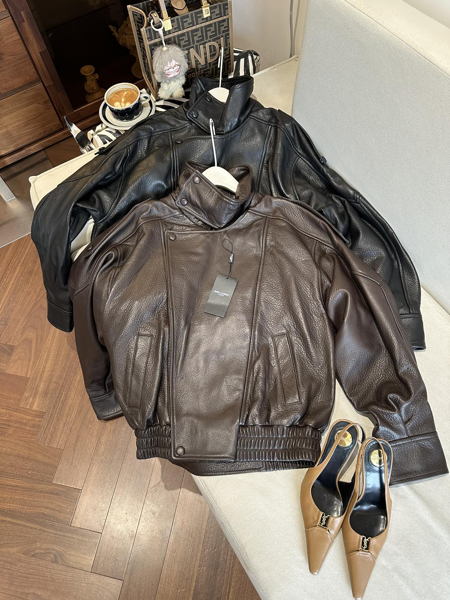 NO:892377,SAINT LAURE*N counter is updated simultaneously. Italian imported natural grain cowhide hardware mold customization counter 1:1 top quality S-XL special code number can be customized, Saint Laurent-clothing, saint laurent, saint laurent, cowhide,19860909SAINT LAURE*N 专柜同步更新意大利进口自然纹牛皮五金开模定制专柜1:1 顶级品质S-XL特殊码数可定制,圣罗兰-服装,saint laurent,saint laurent,cowhide,,Women's clothing