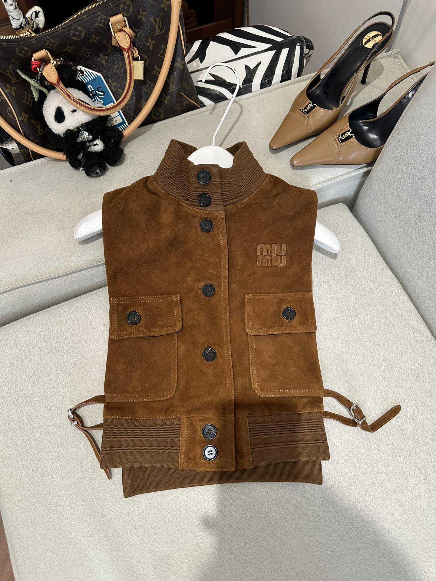 NO:892385,Miu Mi* new product imported goat suede leather vest S-XL special size can be customized, Miu Miu-clothing, miumiu,19860909Miu Mi*新品 进口山羊反绒面皮马夹S- XL特殊码数可定制,缪缪-服装,miumiu,,Women's clothing