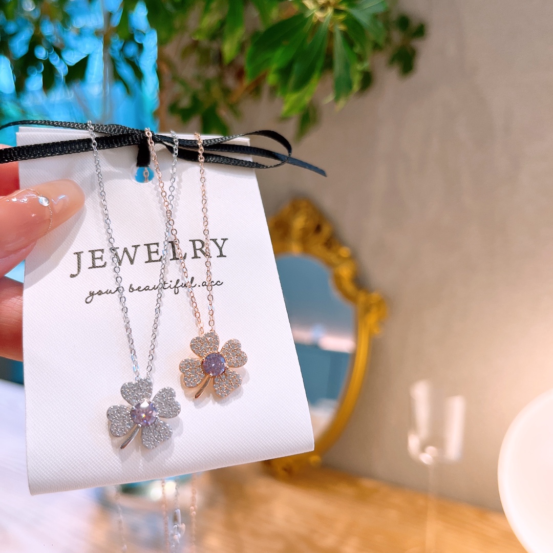 知性的アレルギー対応シルバーモアッサナイトネックレスゴールド 母の誕生日