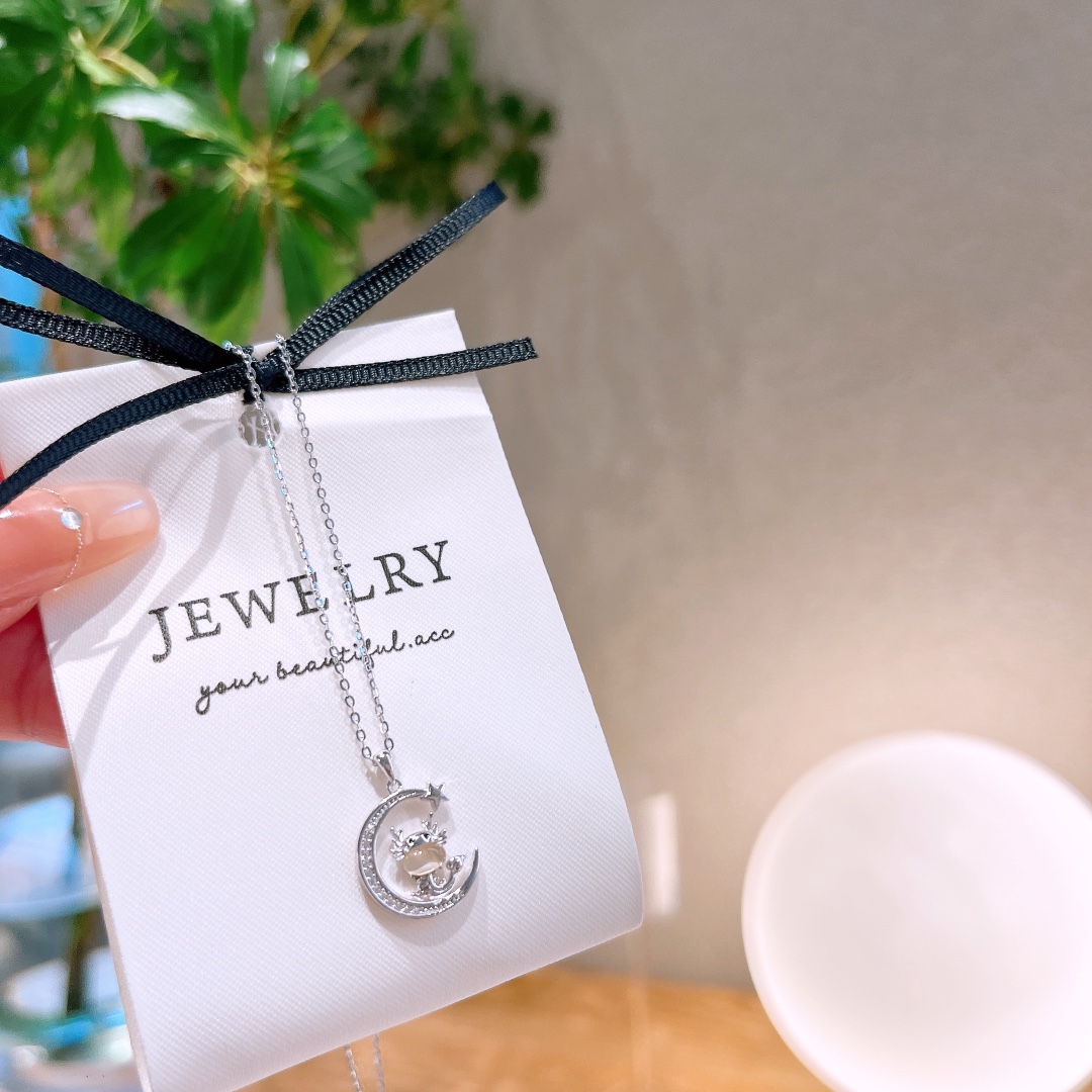 Solid Silver Necklace Vintage Graduation Silver