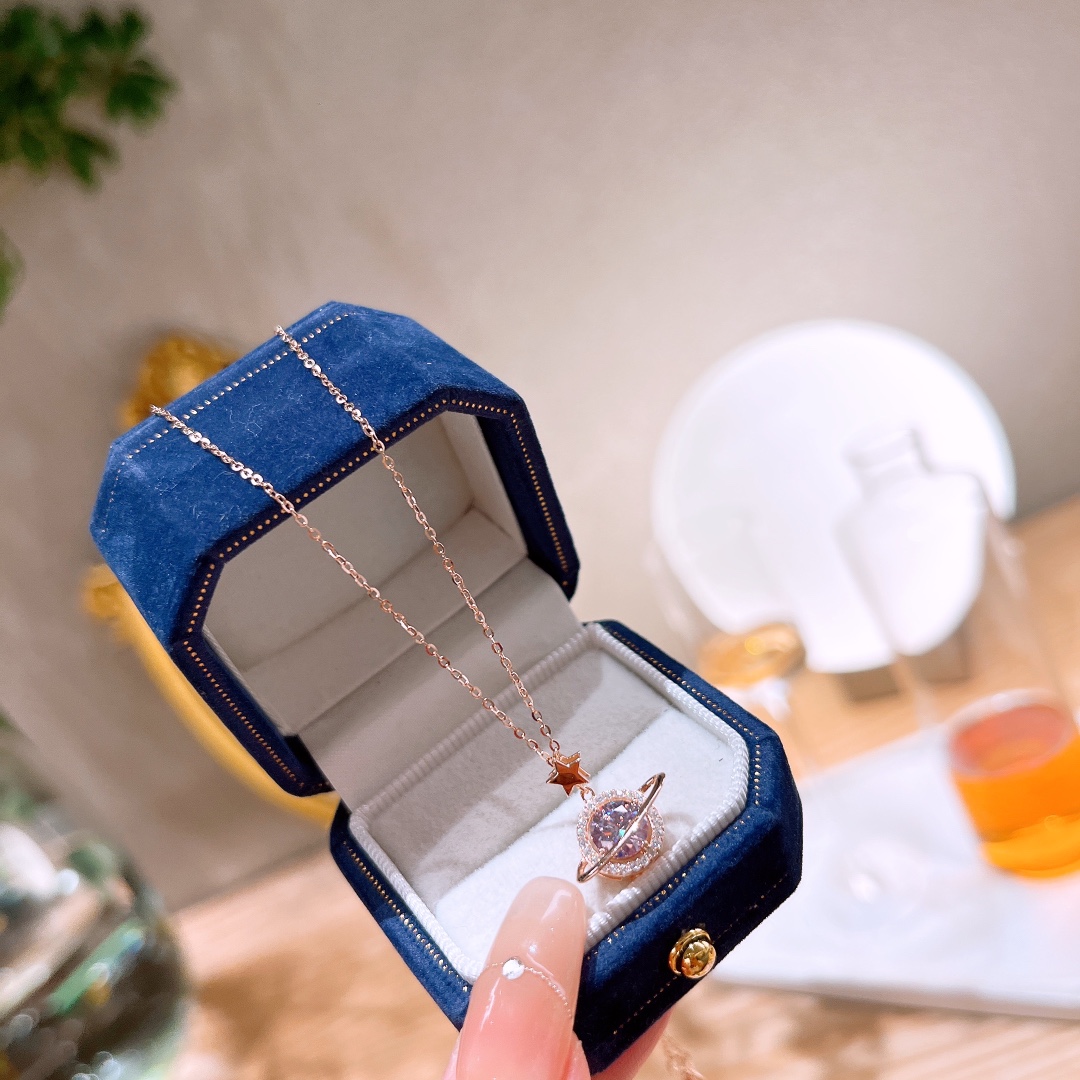 Hypoallergenic Silver Moissanite Necklace Gentle Mother's Birthday