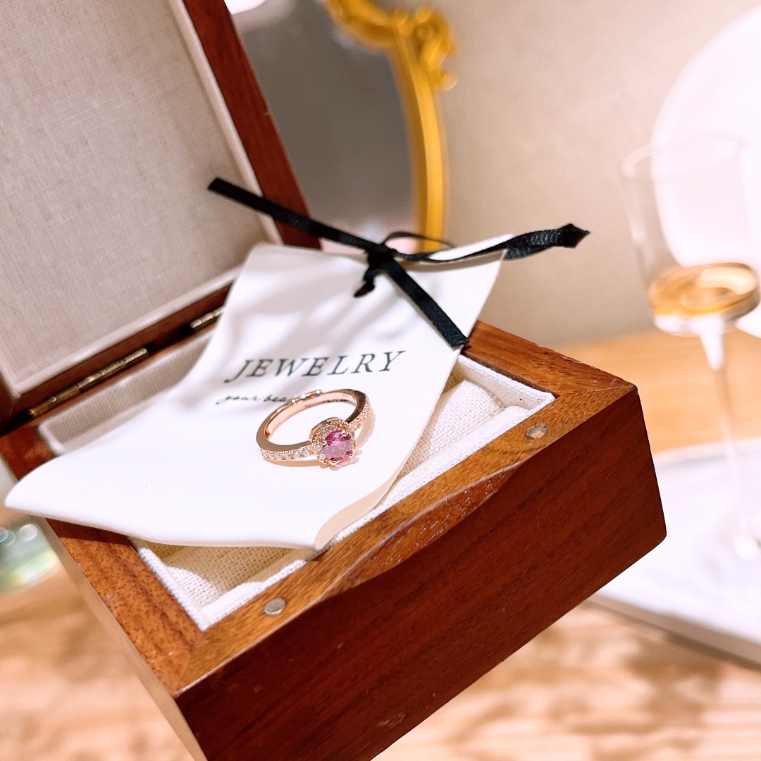 Low Allergy Silver Moissanite Ring Soft Travel Silver