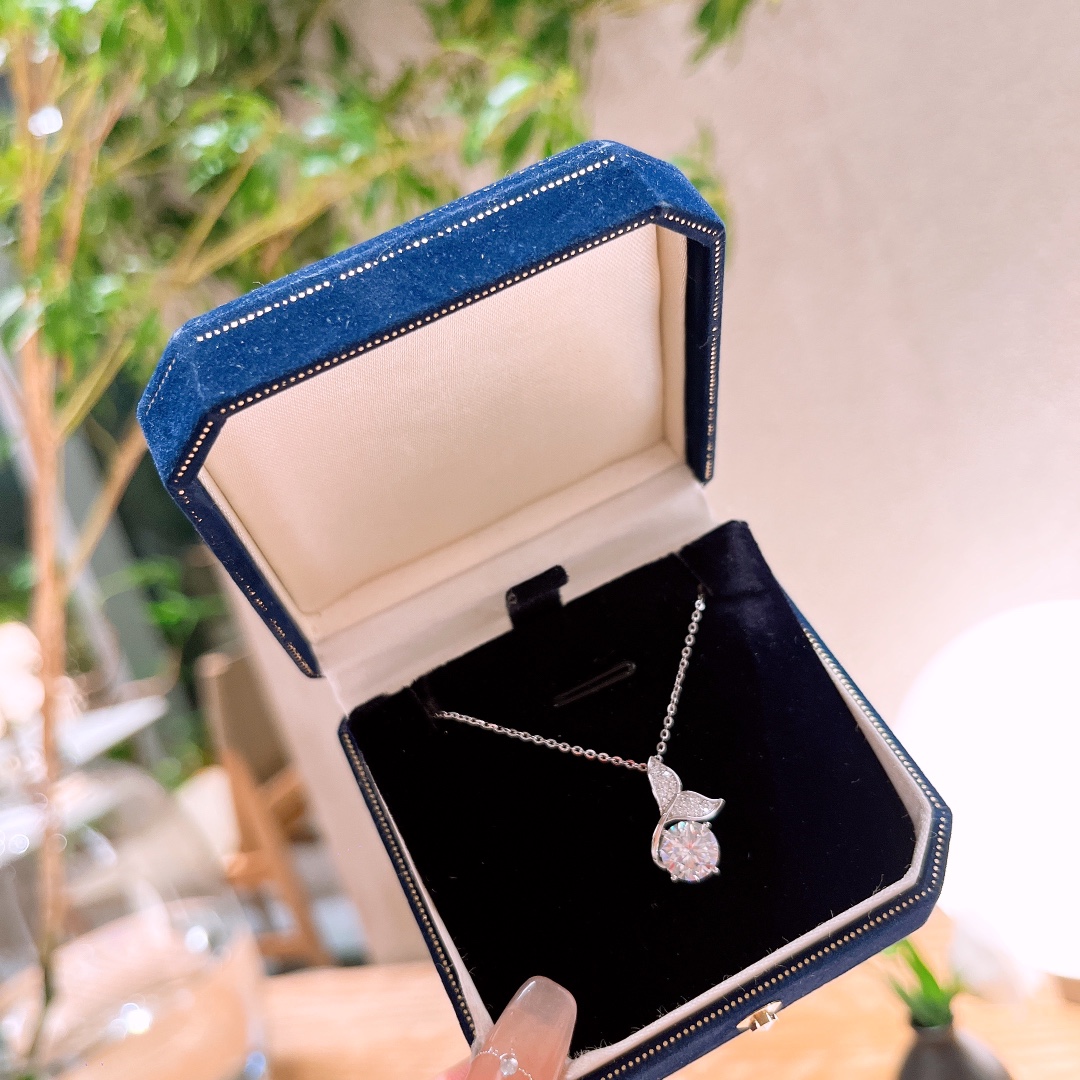 Low Allergy Silver Moissanite Necklace Unique Travel Silver