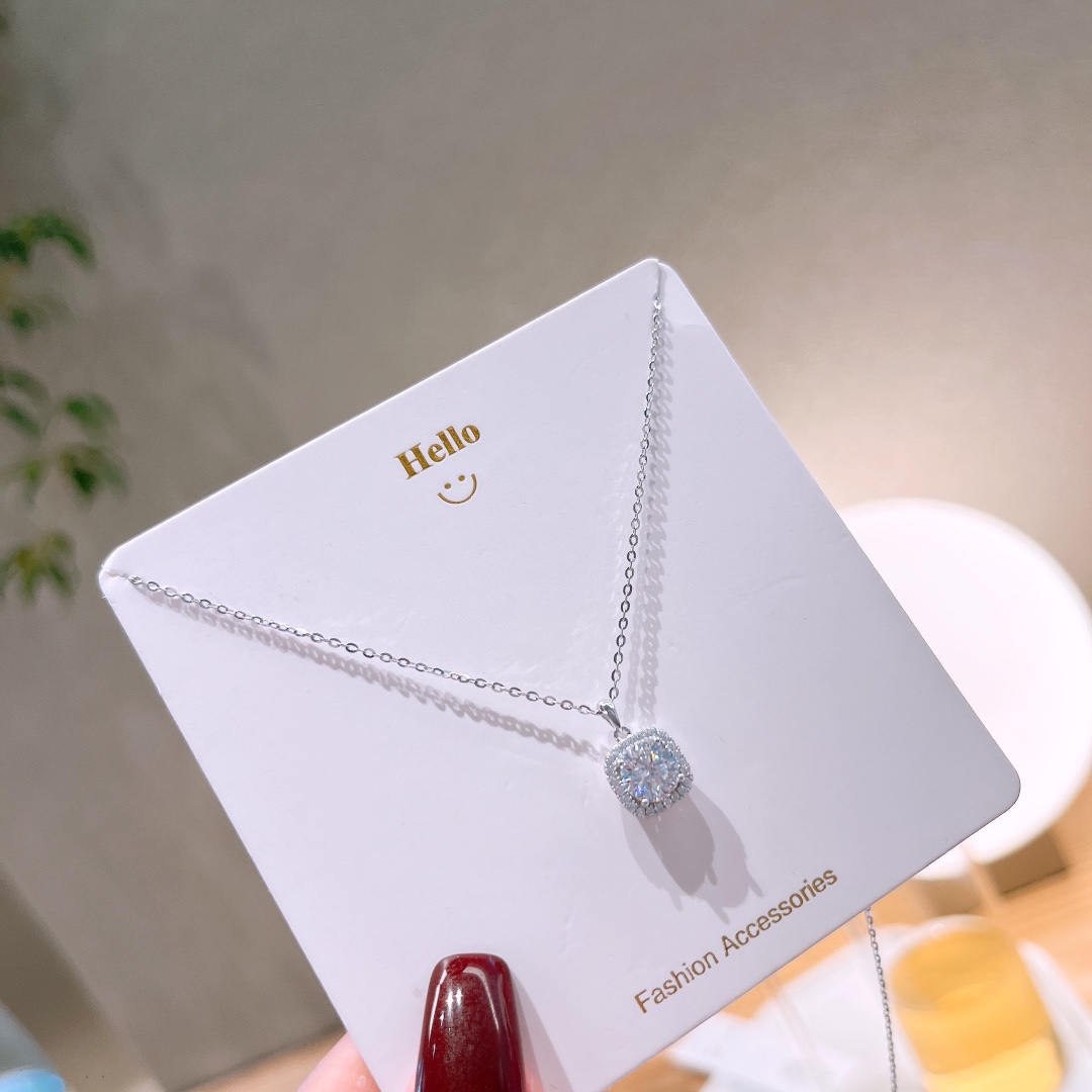 さわやか系アレルギー対応シルバーモアッサナイトネックレスゴールド デート