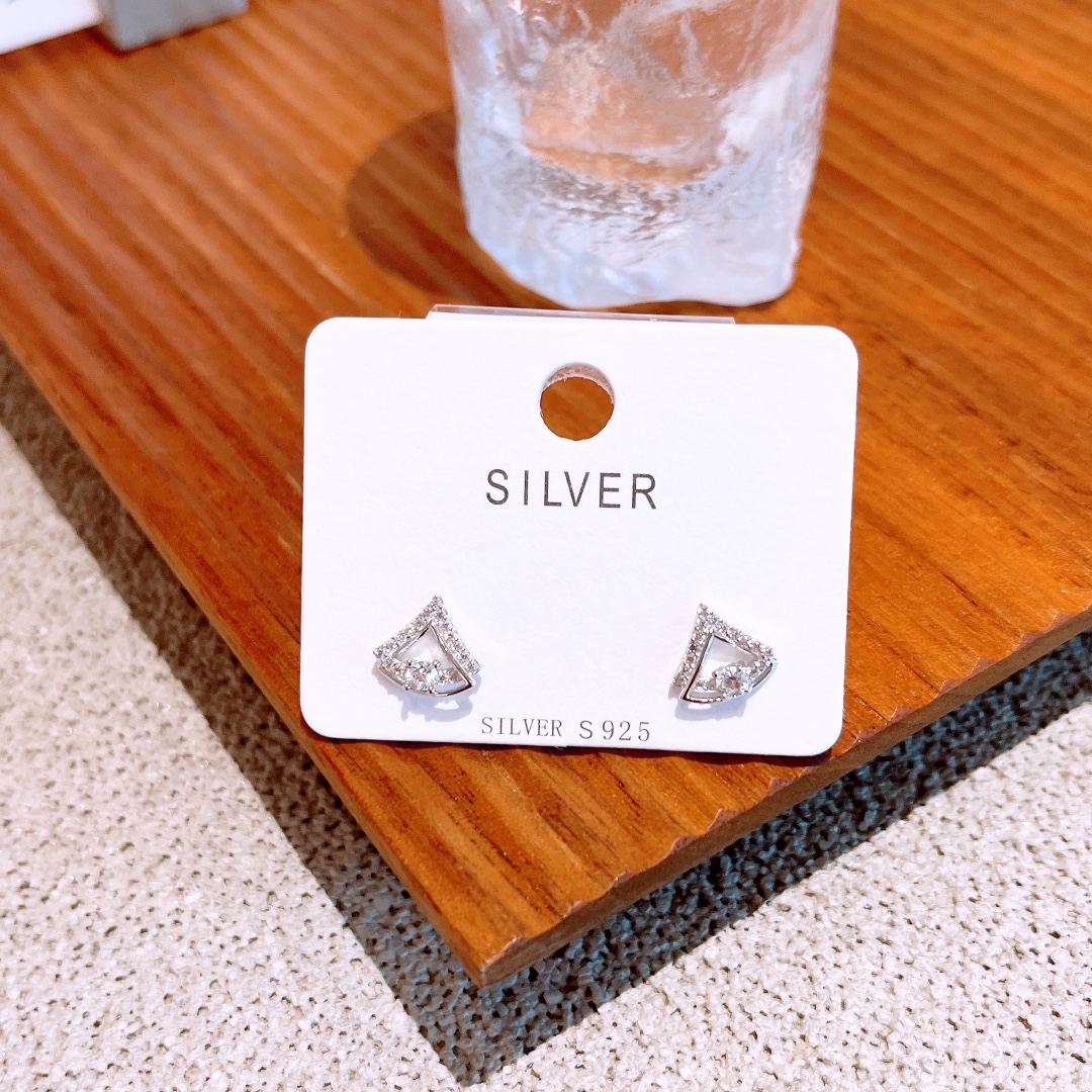 ミニマル925シルバーイヤリングゴールド 婚姻届提出