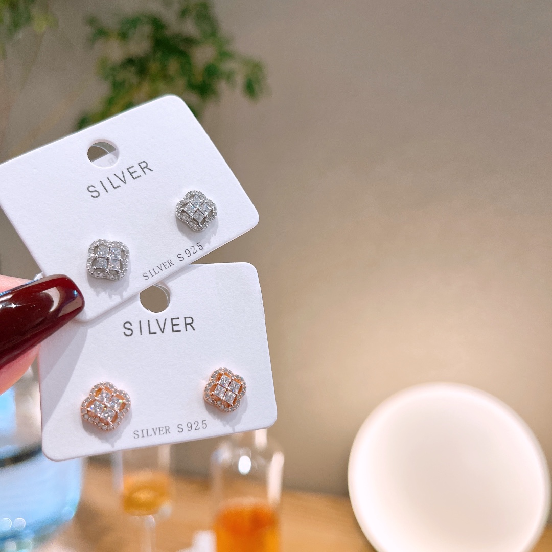 エレガントアレルギー対応シルバーイヤリングシルバー 親友へのプレゼント