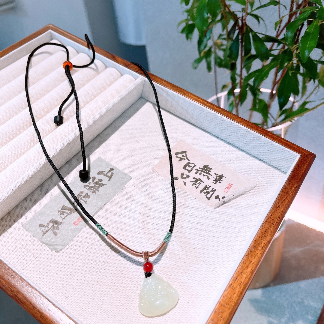 High Polish Silver Hetian Jade Necklace Playful Valentine's Day Gold