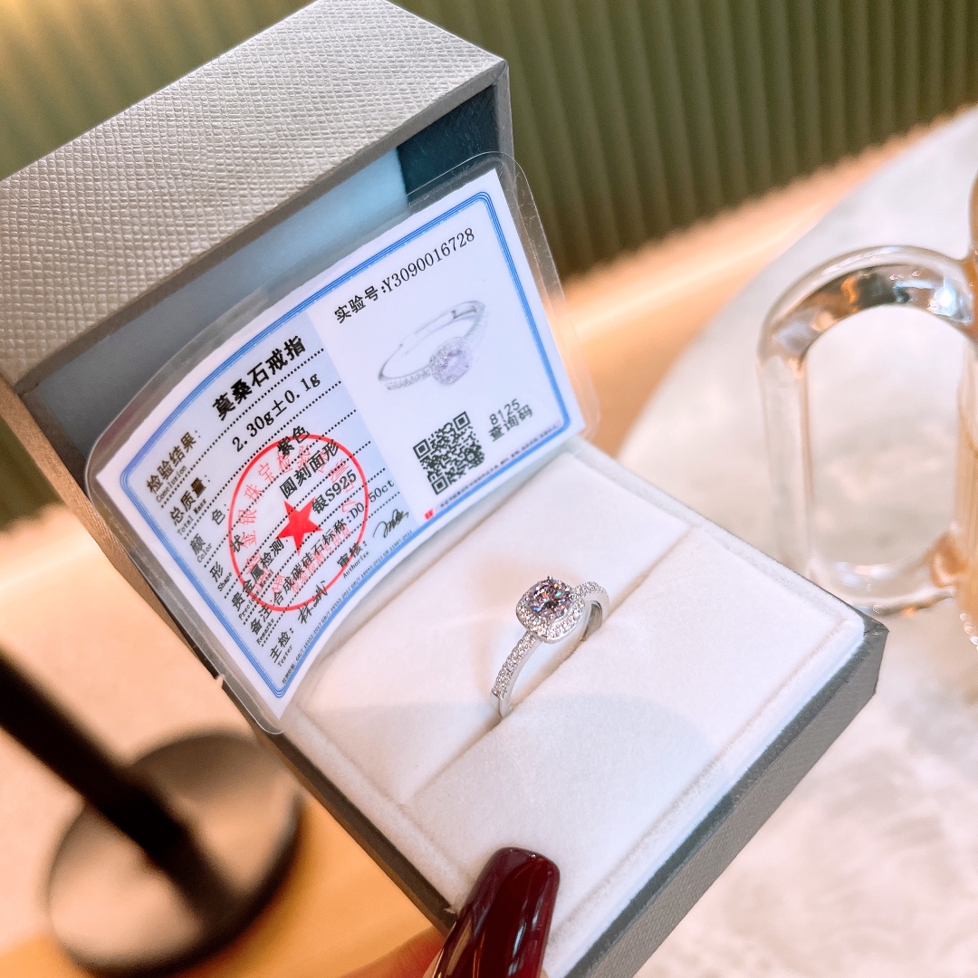 柔らかアレルギー対応シルバーモアッサナイトリングシルバー 通勤