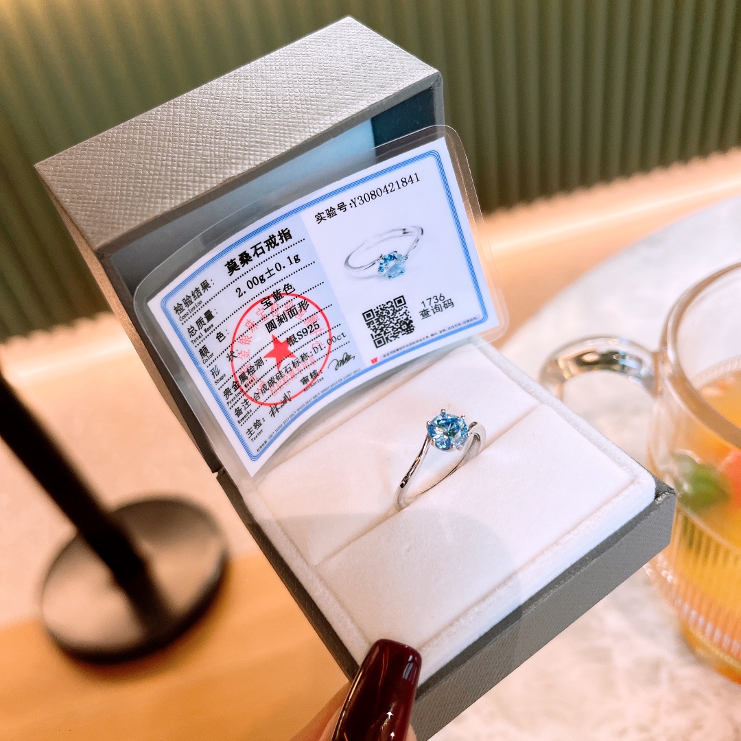 知性的純銀モアッサナイトリングシルバー バレンタインデー